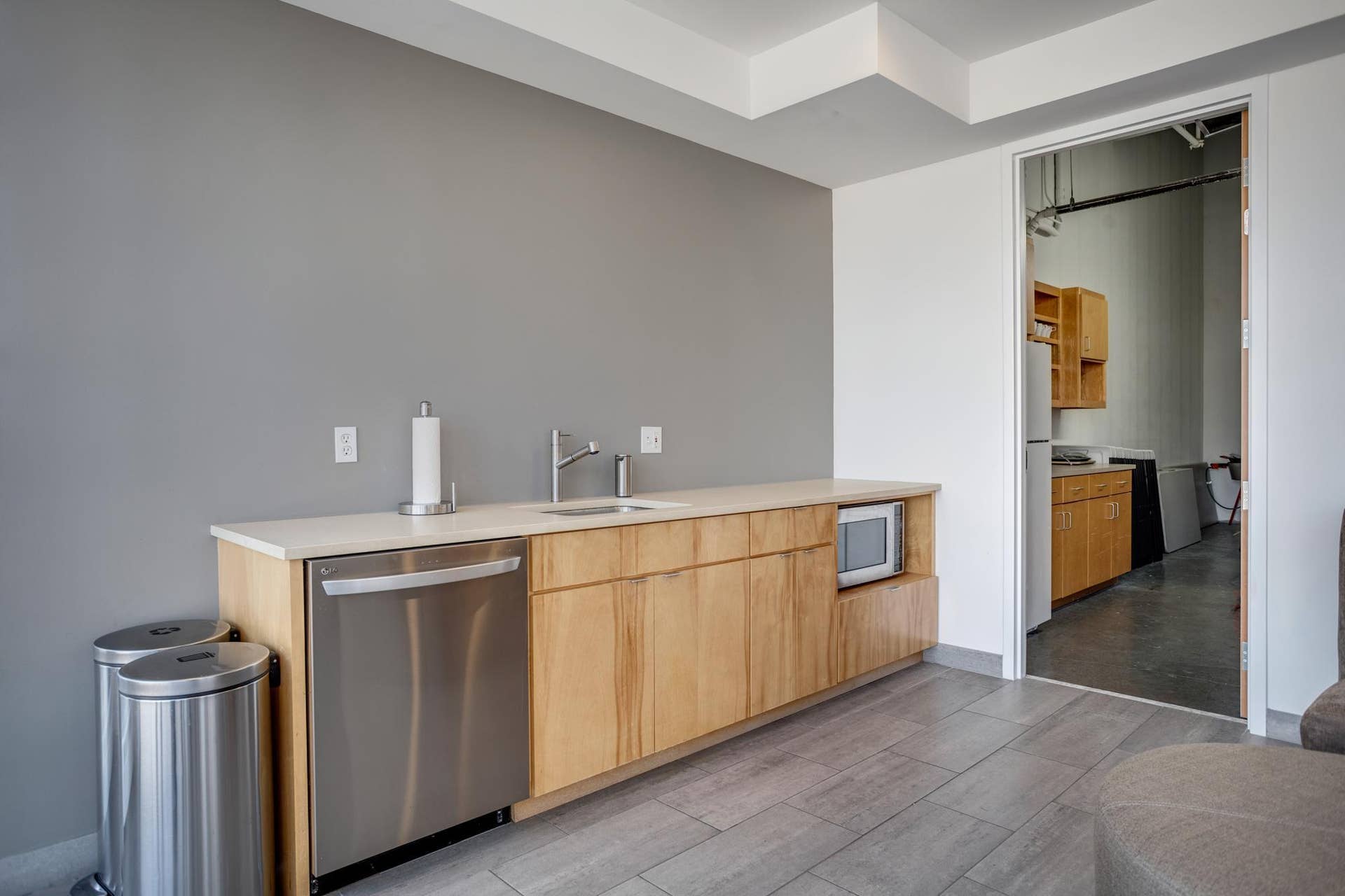 600 S 2nd Street, #S108, 18, Minneapolis, MN 55401 The rooftop level features an indoor party room and catering area.