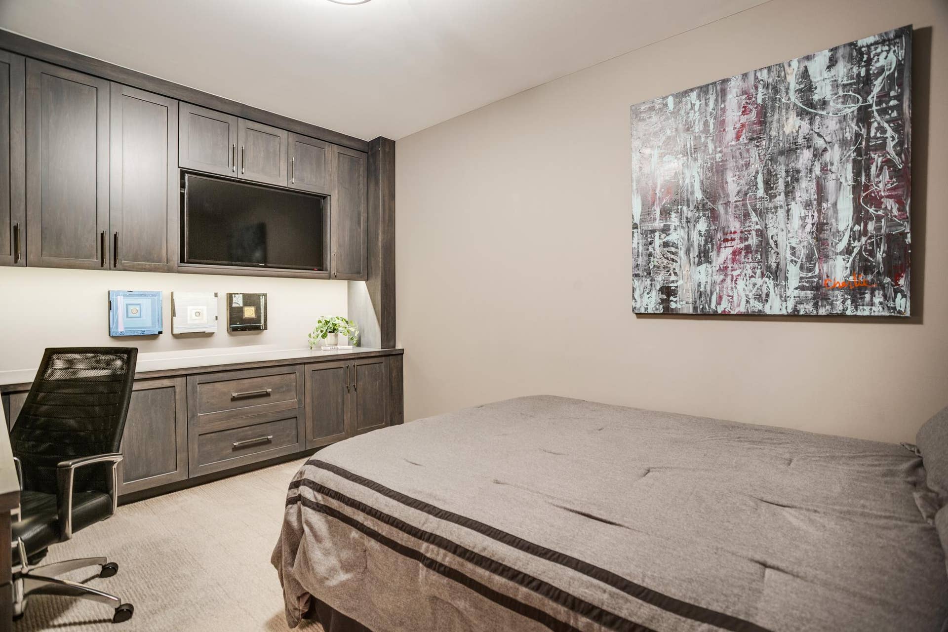 600 S 2nd Street, #S108, 18, Minneapolis, MN 55401 The second bedroom with built-in cabinetry offers additional versatility for an office or guest room.