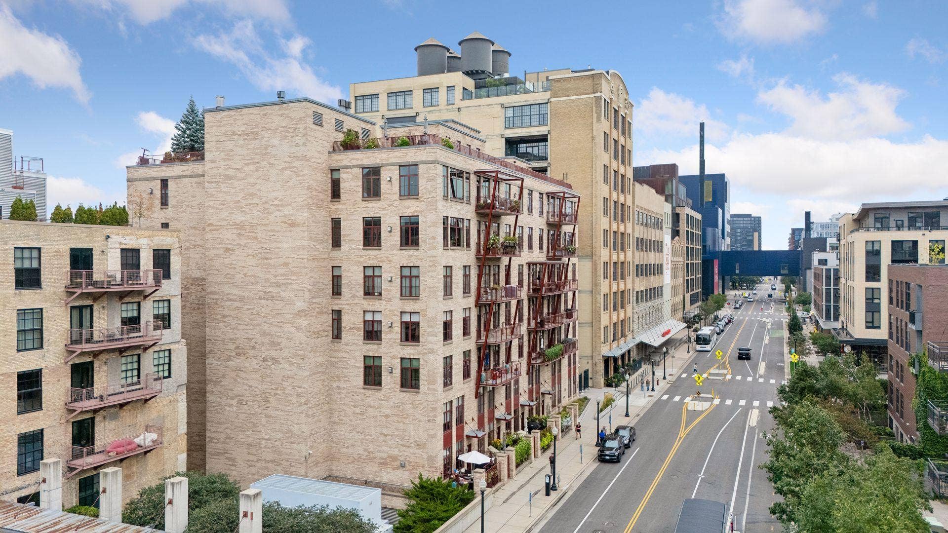 600 S 2nd Street, #S108, 18, Minneapolis, MN 55401 This corner unit features an airy layout adorned with expansive windows, inviting abundant natural light into the spaces.