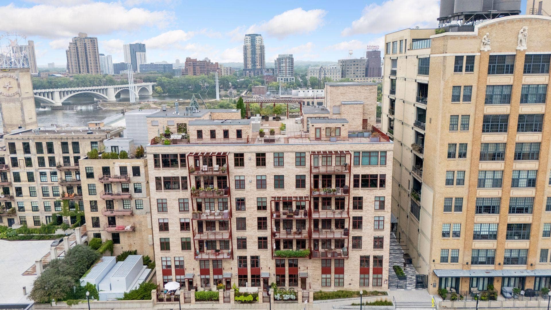 600 S 2nd Street, #S108, 18, Minneapolis, MN 55401 This unique residence offers an exceptional opportunity to experience the best of the Minneapolis riverfront. Welcome home!
