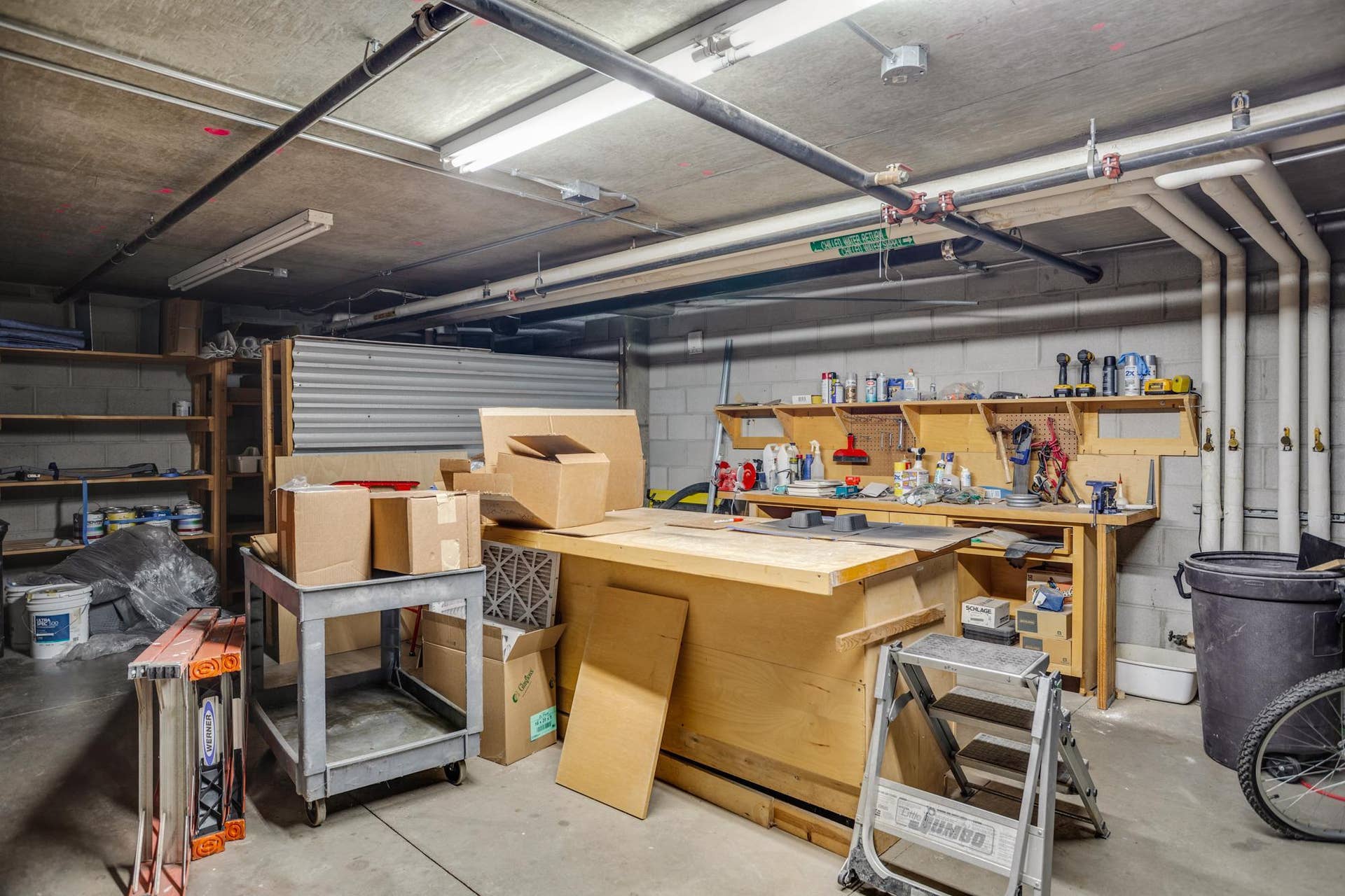 600 S 2nd Street, #S108, 18, Minneapolis, MN 55401 Residents have access to the shared workshop area.
