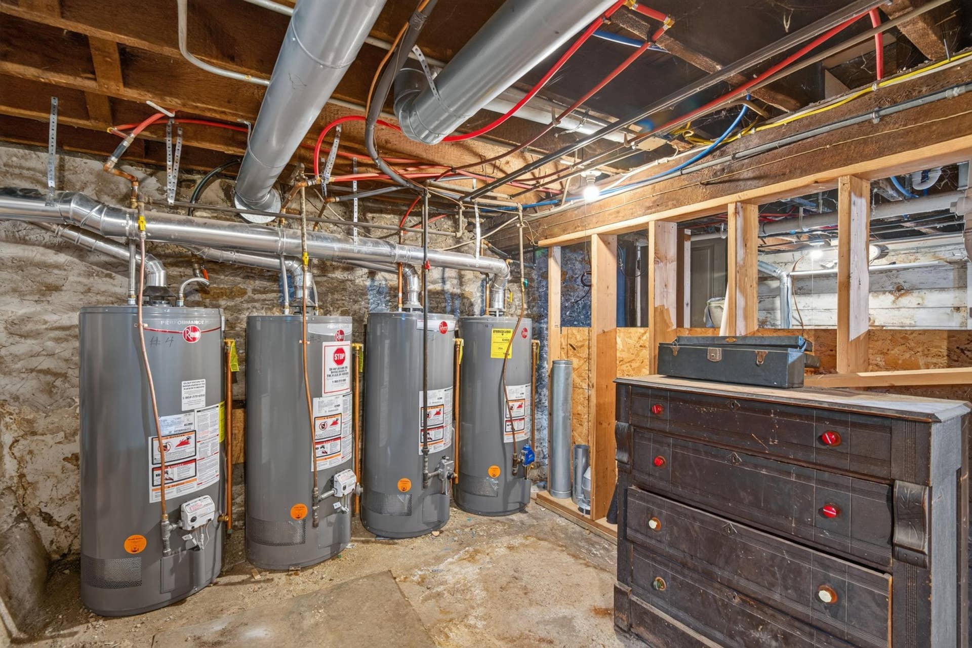 444-446 Madison Street NE, 71, Minneapolis, MN 55413 Full size basement, updated plumbing, gas water heaters