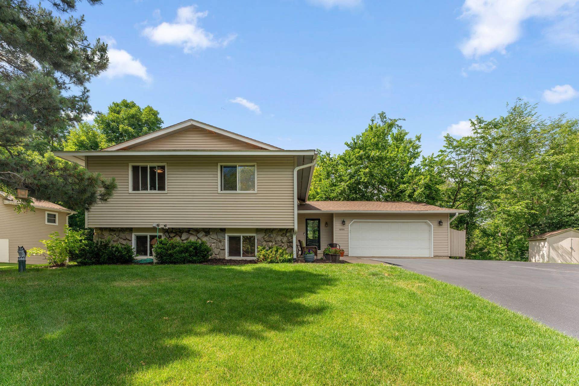 16320 Lake Ridge Drive, Maple Grove, MN 55311 091ff47d-36b6-4b85-bf7e-c7cc7d5ed0b3.jpg