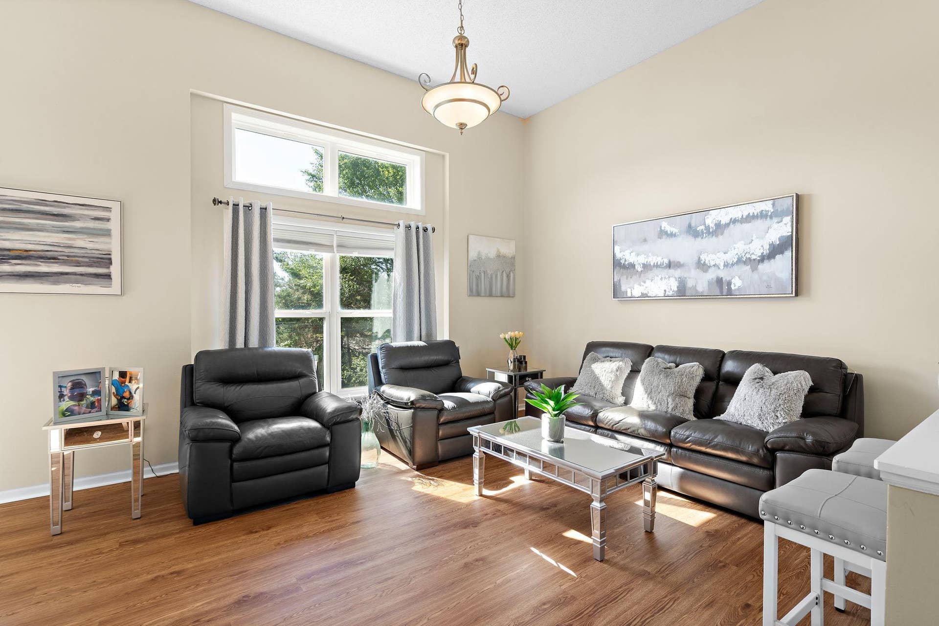 17549 70th Place N, Maple Grove, MN 55311 Spacious living room with even more natural light.