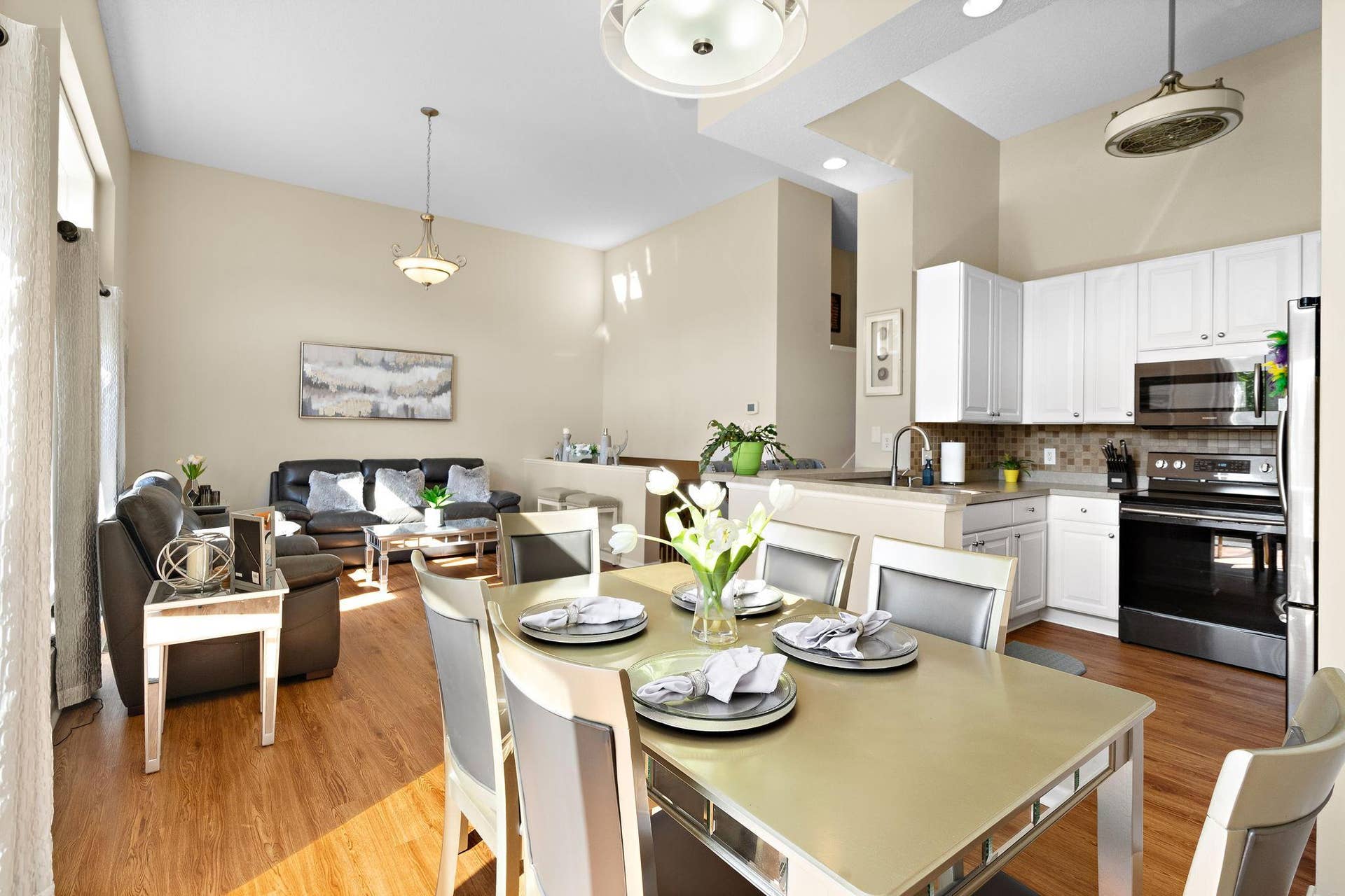 17549 70th Place N, Maple Grove, MN 55311 A gorgeously appointed main level with high ceilings.