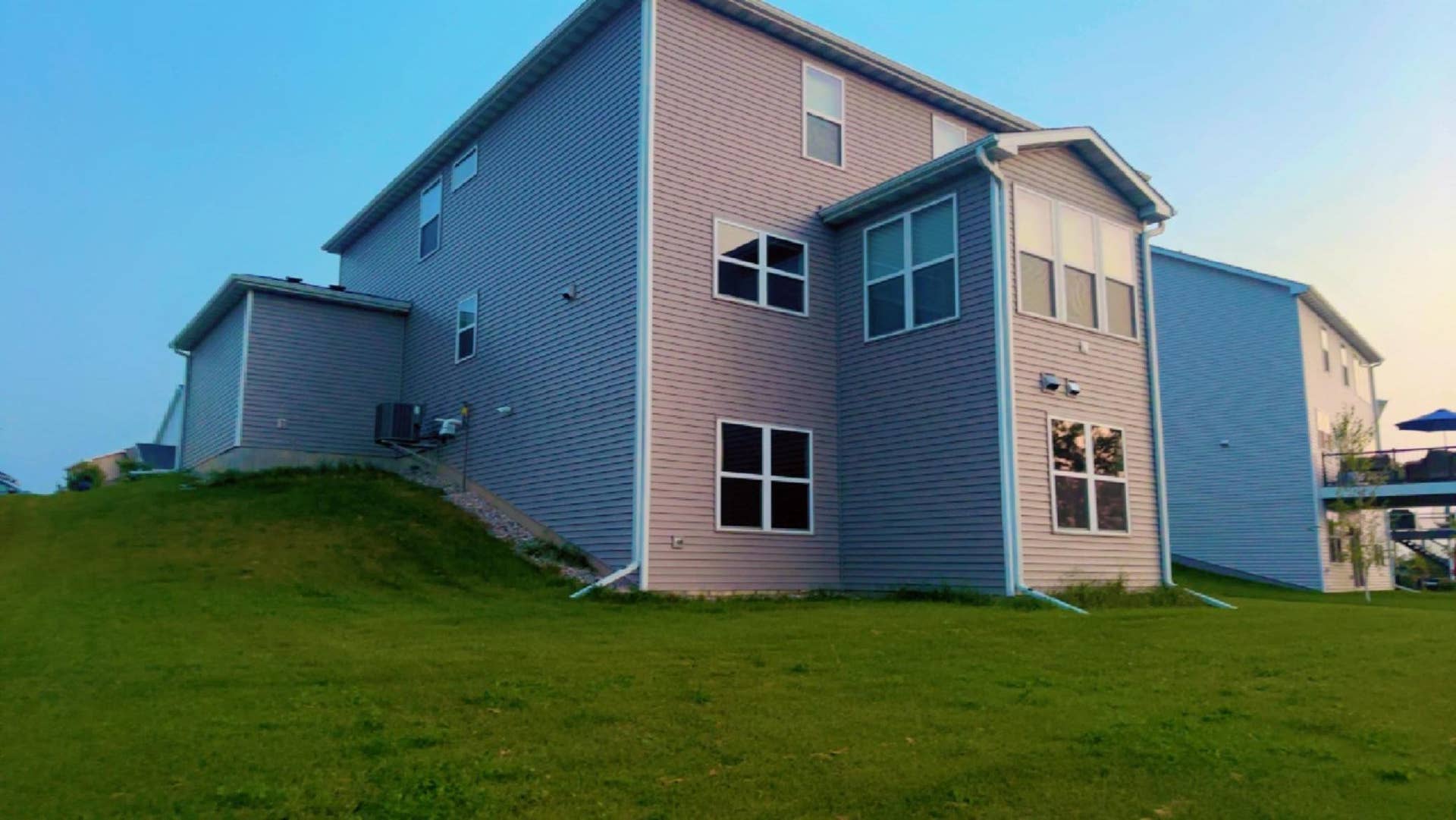 9876 Ambrose Road, Woodbury, MN 55129 9876 Ambrose Road, Woodbury, MN 55129