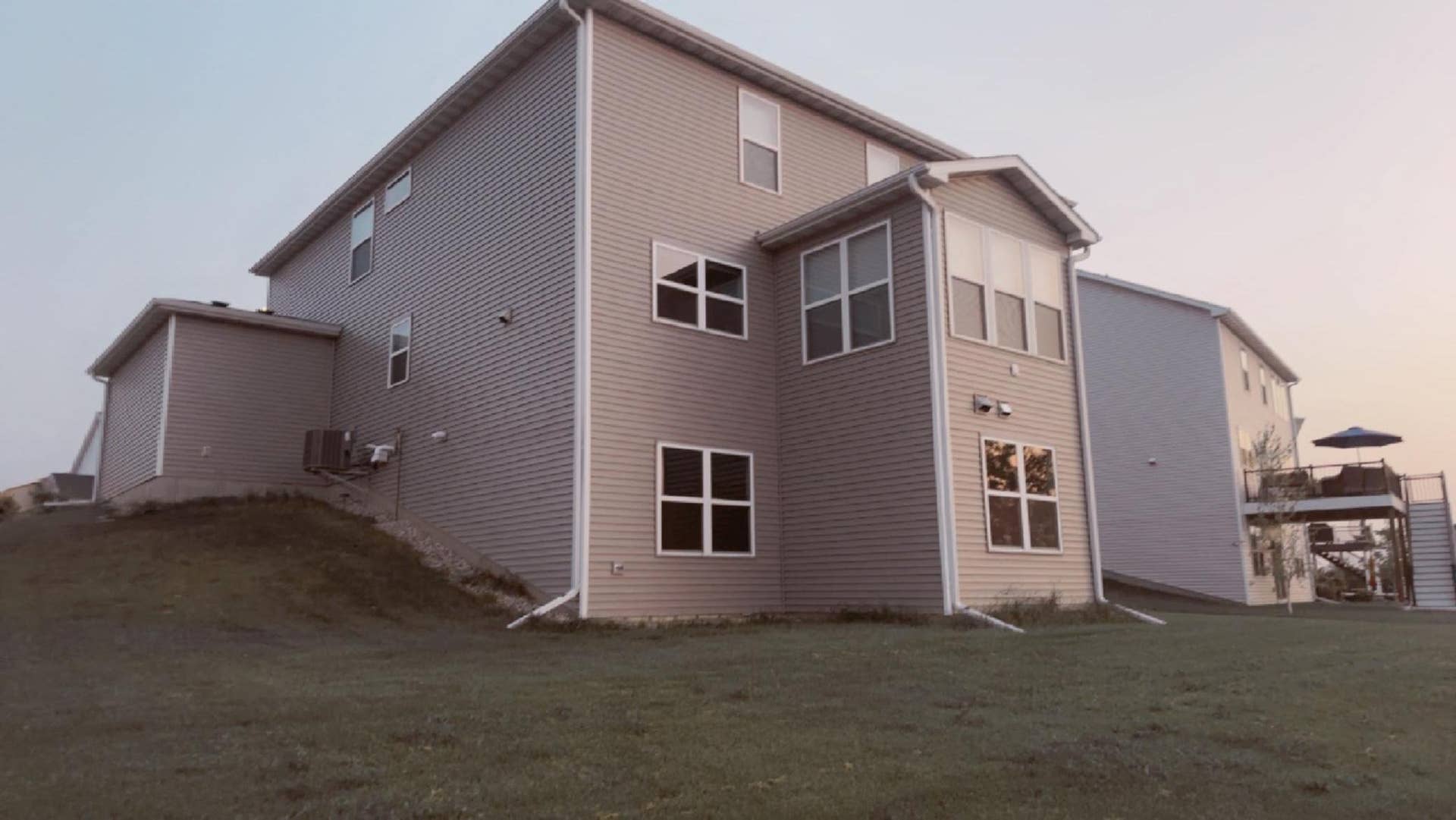 9876 Ambrose Road, Woodbury, MN 55129 9876 Ambrose Road, Woodbury, MN 55129