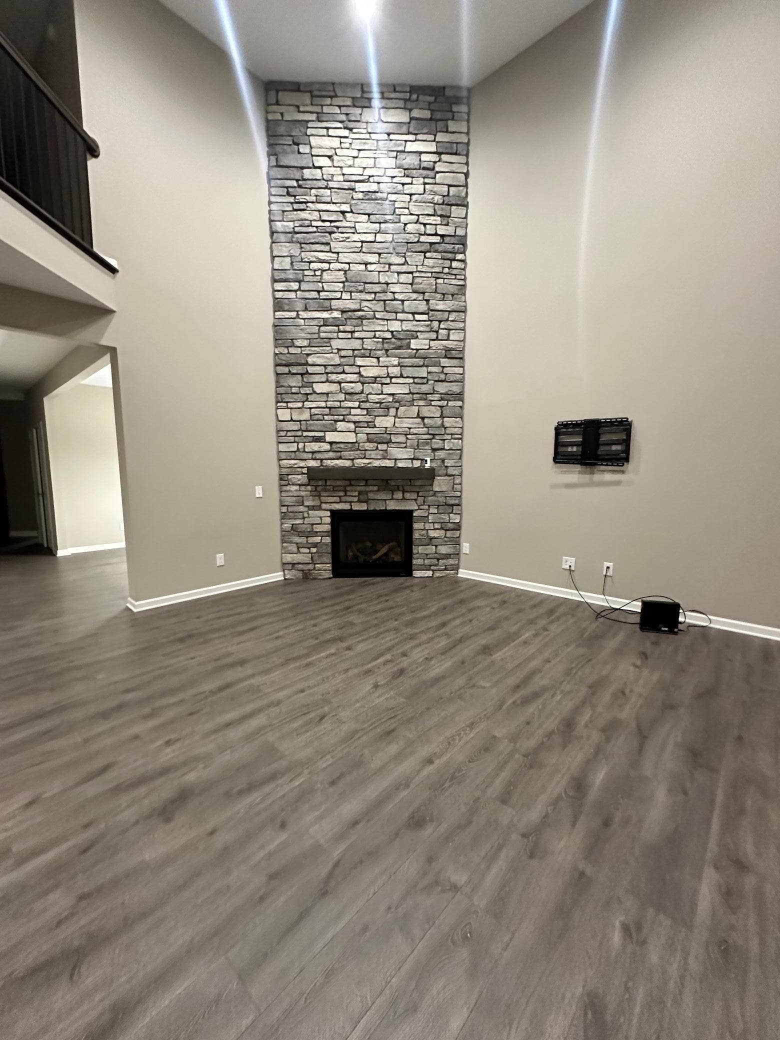 9876 Ambrose Road, Woodbury, MN 55129 9876 Ambrose Road, Woodbury, MN 55129