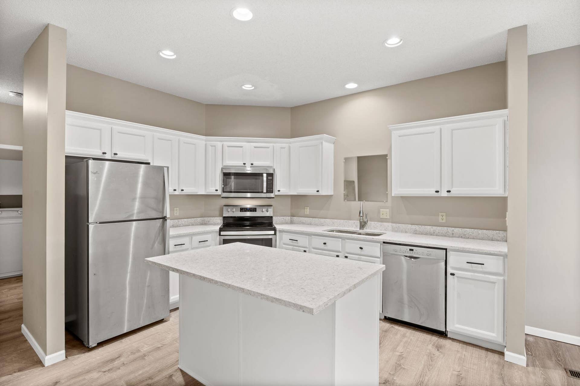 401 Hickory Lane N, Oakdale, MN 55128 8-web-or-mls-100-5.jpg