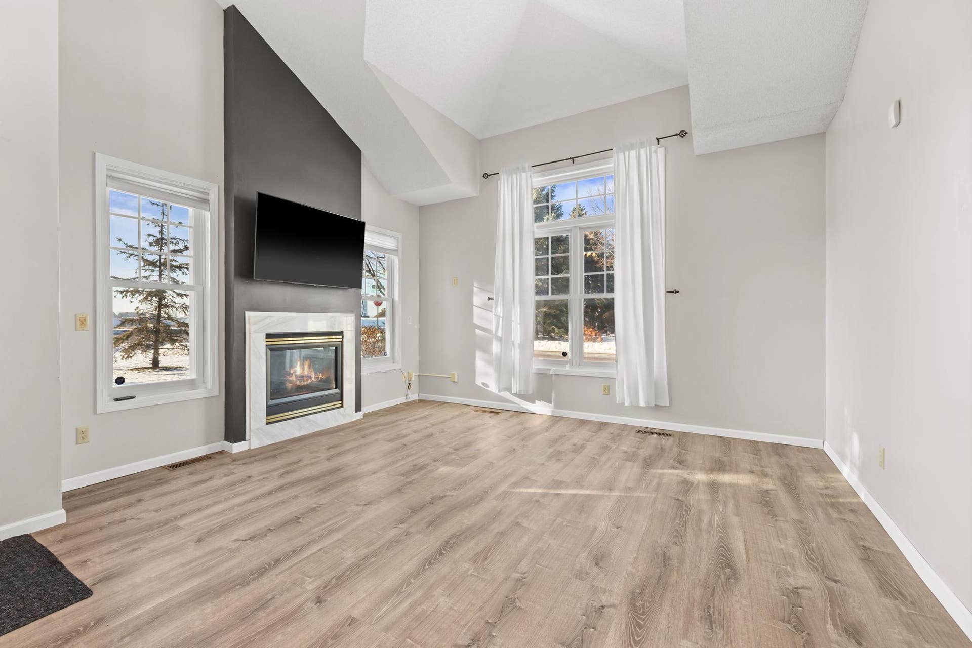 401 Hickory Lane N, Oakdale, MN 55128 4-web-or-mls-100.jpg