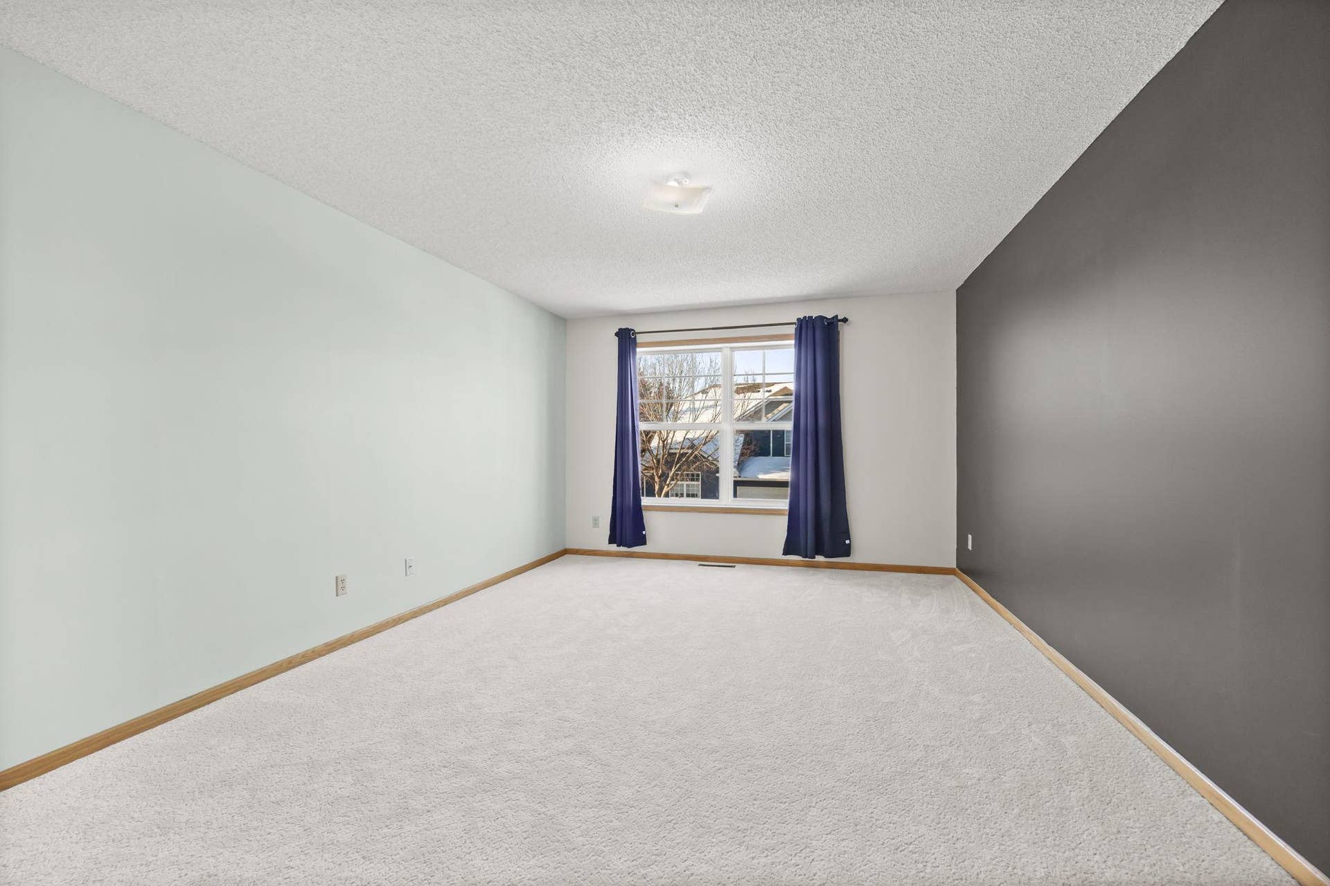401 Hickory Lane N, Oakdale, MN 55128 19-web-or-mls-100-16.jpg