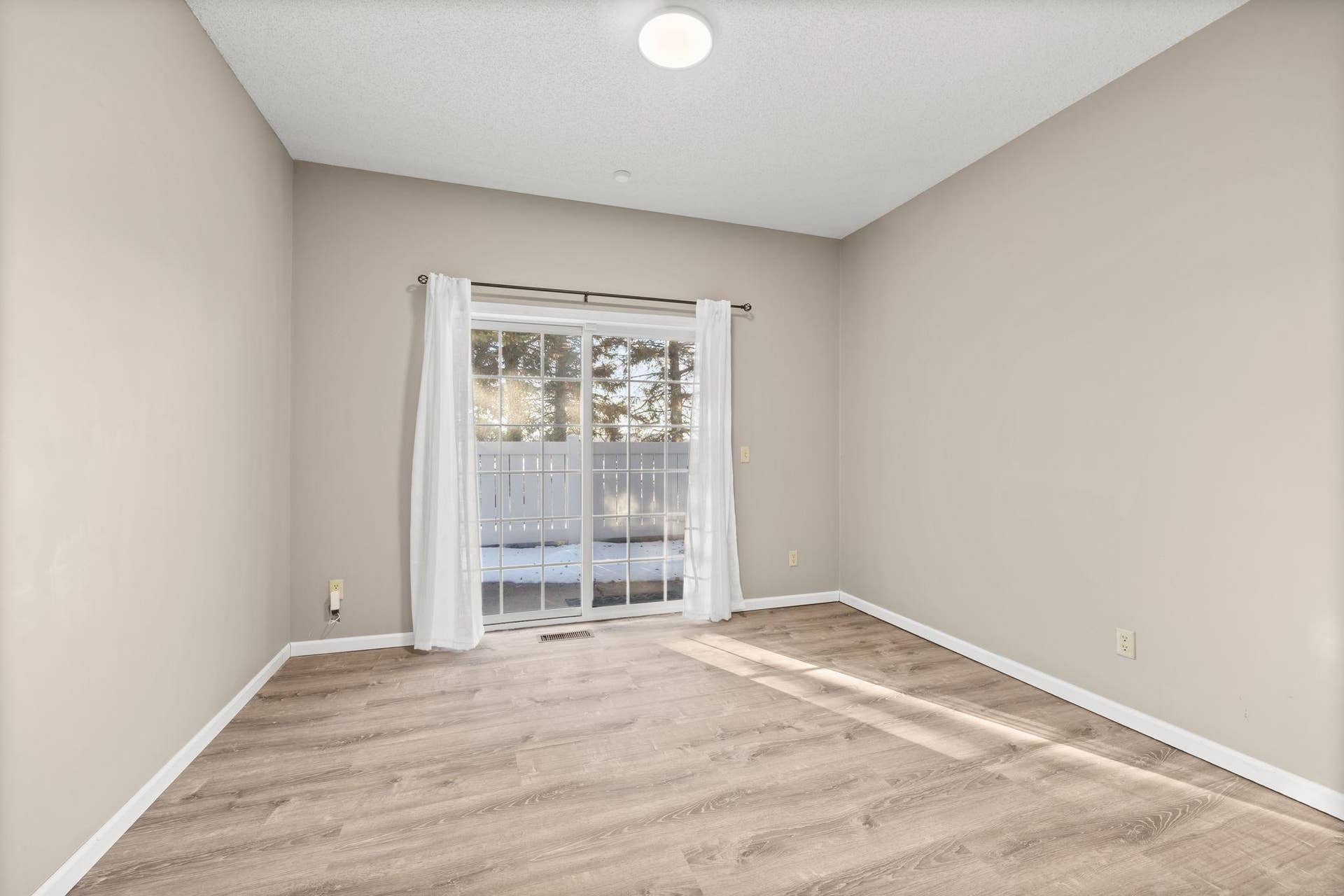 401 Hickory Lane N, Oakdale, MN 55128 11-web-or-mls-100-8.jpg