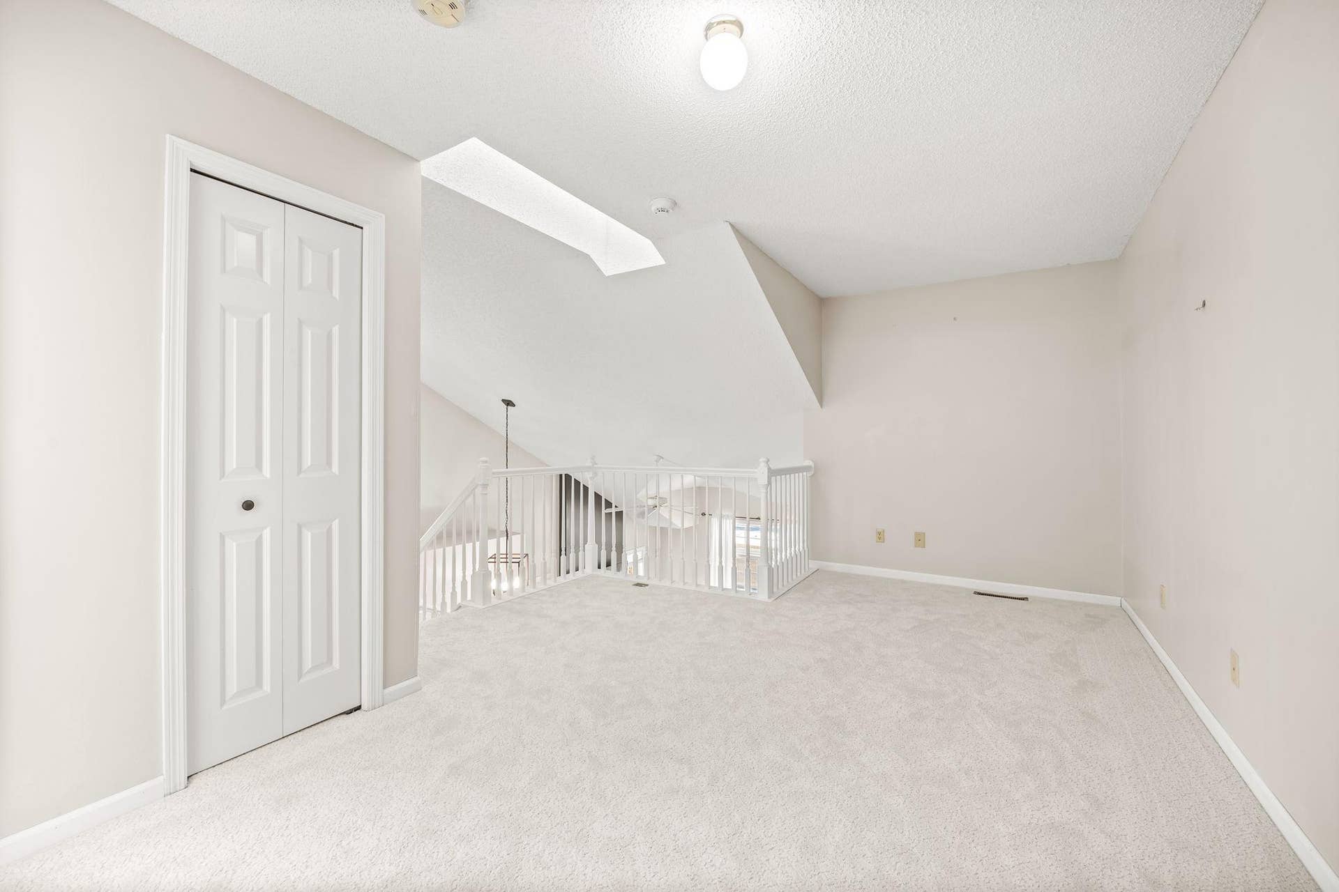 401 Hickory Lane N, Oakdale, MN 55128 15-web-or-mls-100-12.jpg