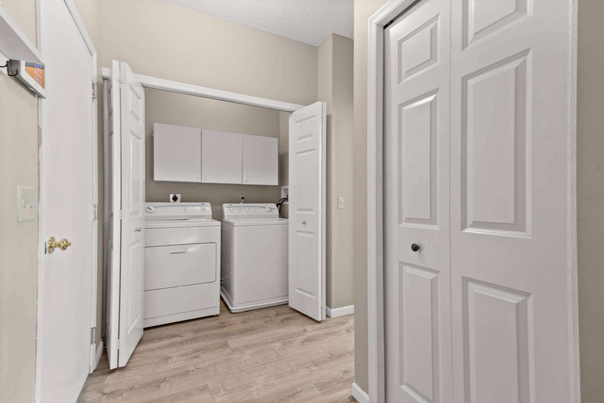 401 Hickory Lane N, Oakdale, MN 55128 13-web-or-mls-100-10.jpg