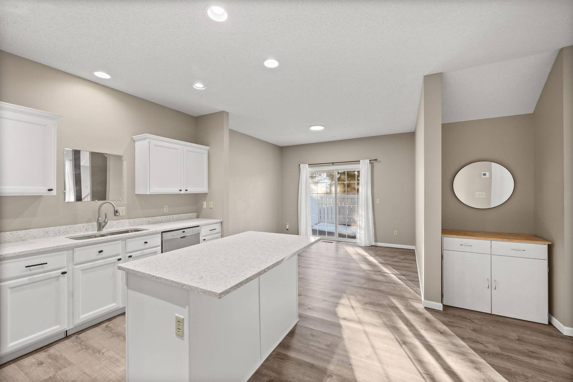 401 Hickory Lane N, Oakdale, MN 55128 10-web-or-mls-100-7.jpg