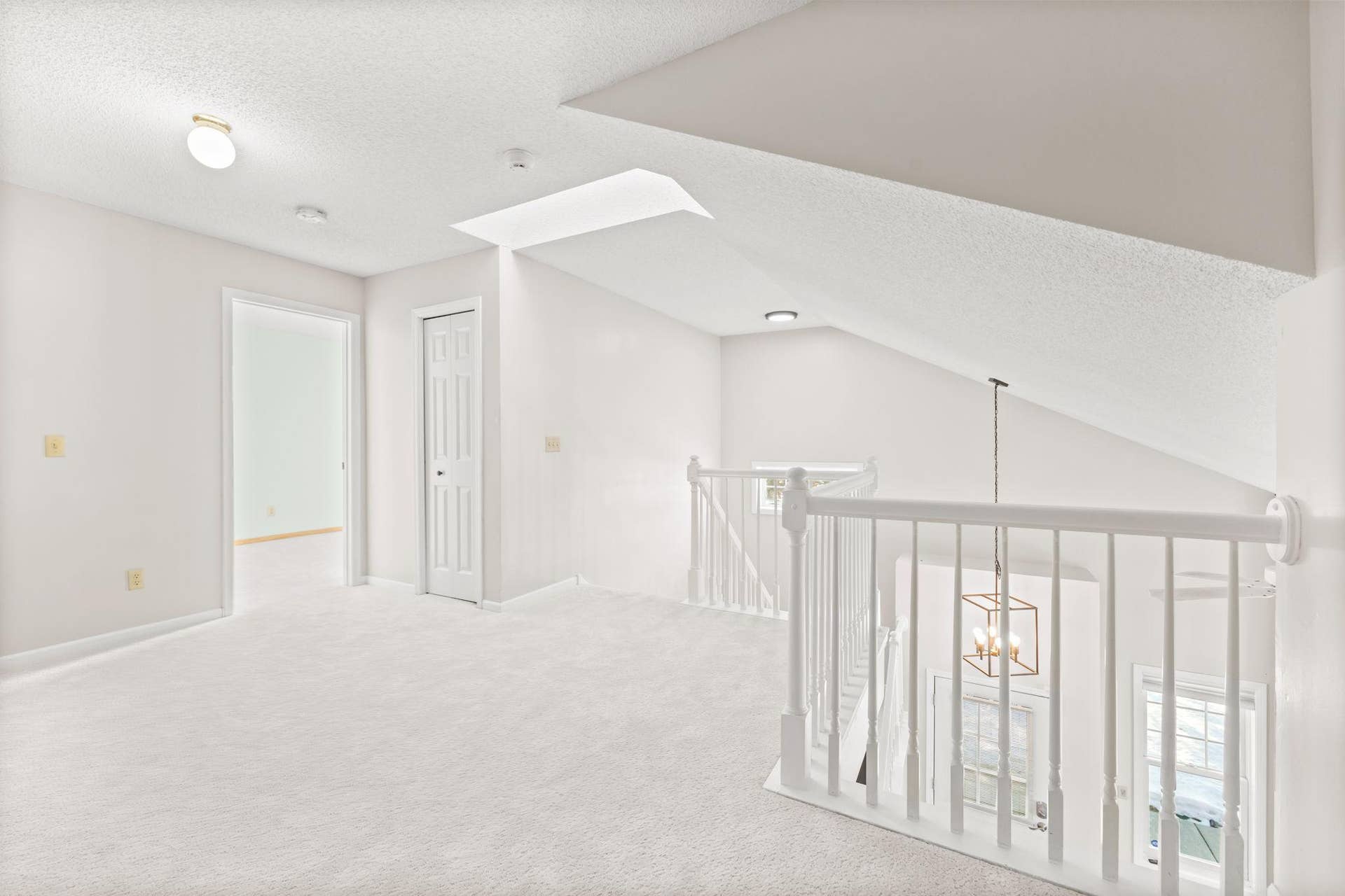 401 Hickory Lane N, Oakdale, MN 55128 16-web-or-mls-100-13.jpg