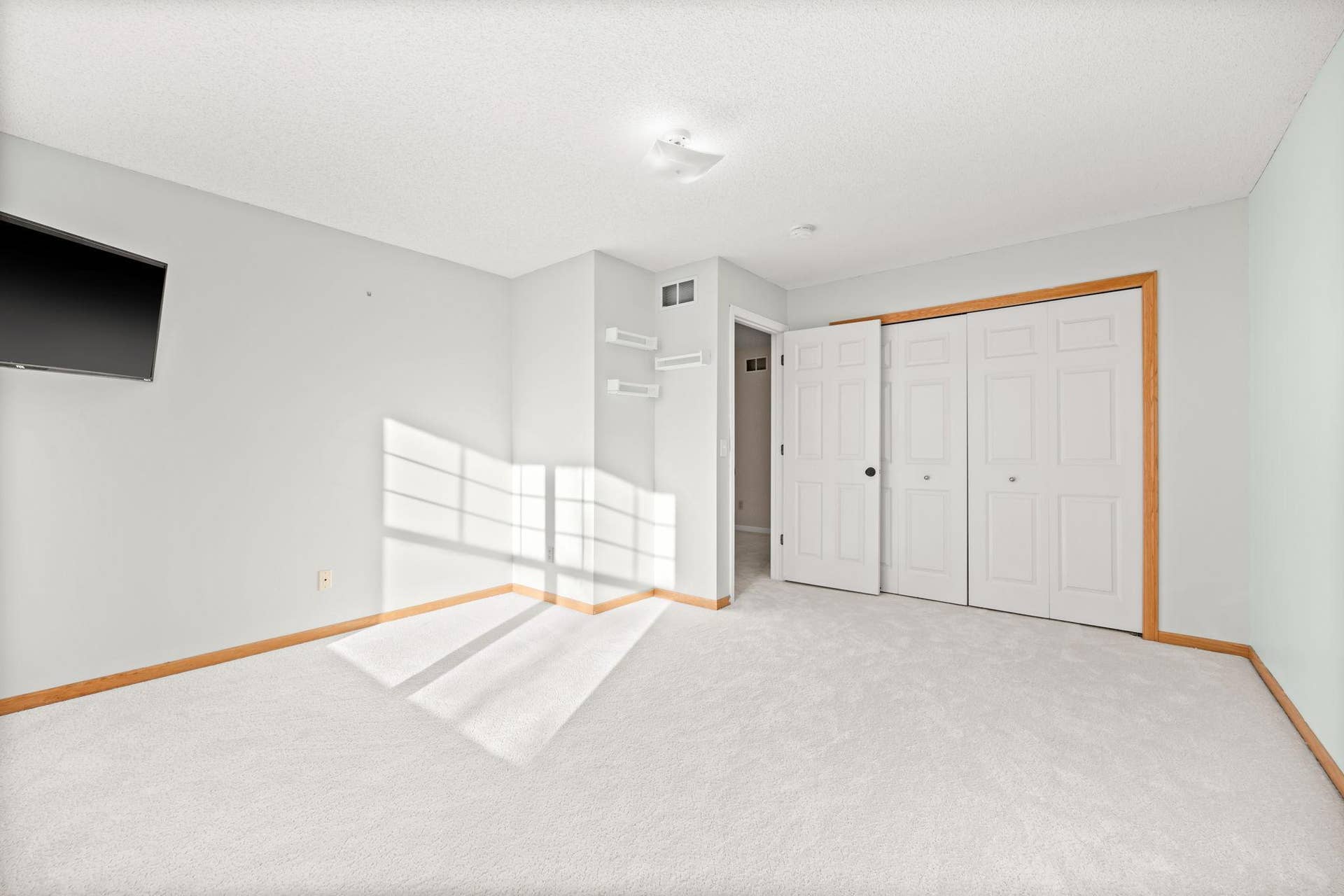 401 Hickory Lane N, Oakdale, MN 55128 18-web-or-mls-100-15.jpg