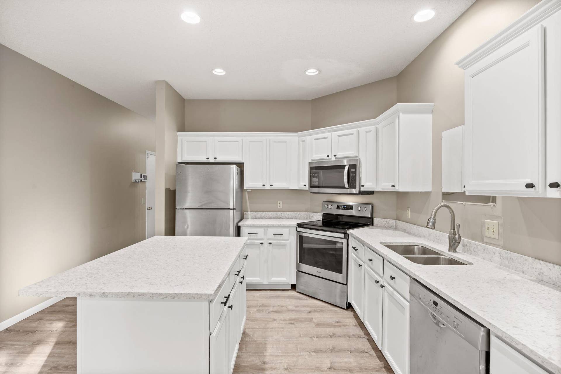 401 Hickory Lane N, Oakdale, MN 55128 9-web-or-mls-100-6.jpg