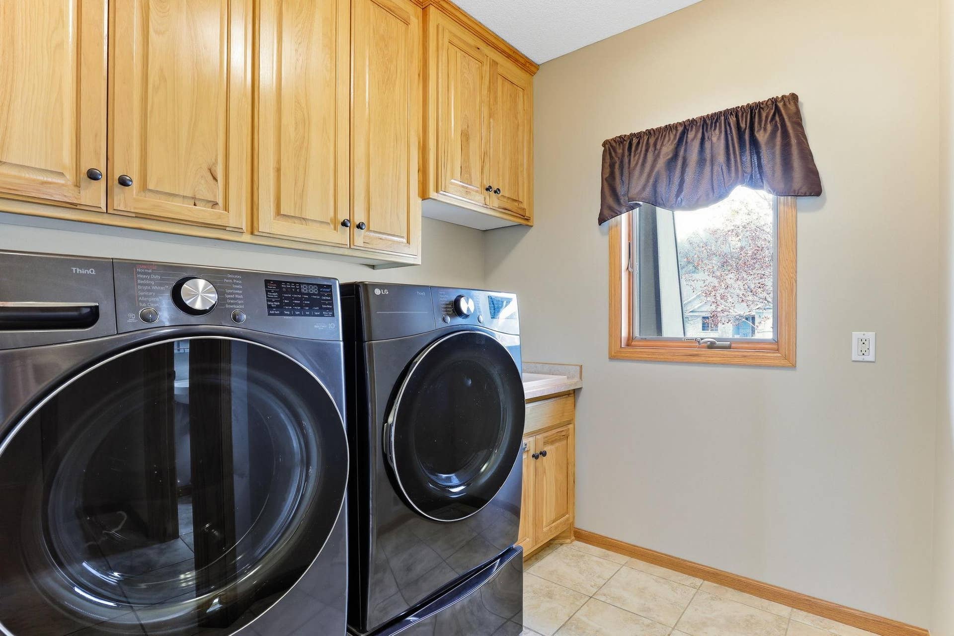 10360 Quail Avenue N, Brooklyn Park, MN 55443 Main floor Laundry with new washer and dryer.