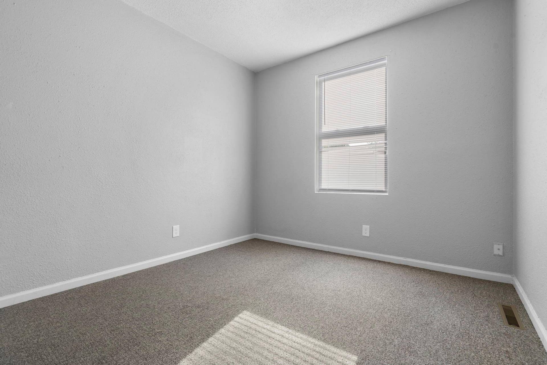 1111 N 17th Avenue N, 57, Minneapolis, MN 55411 7-web-or-mls-A7305141.JPG