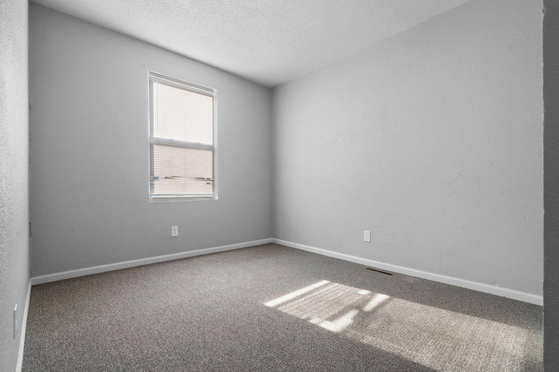 1111 N 17th Avenue N, 57, Minneapolis, MN 55411 3-web-or-mls-A7305126.JPG