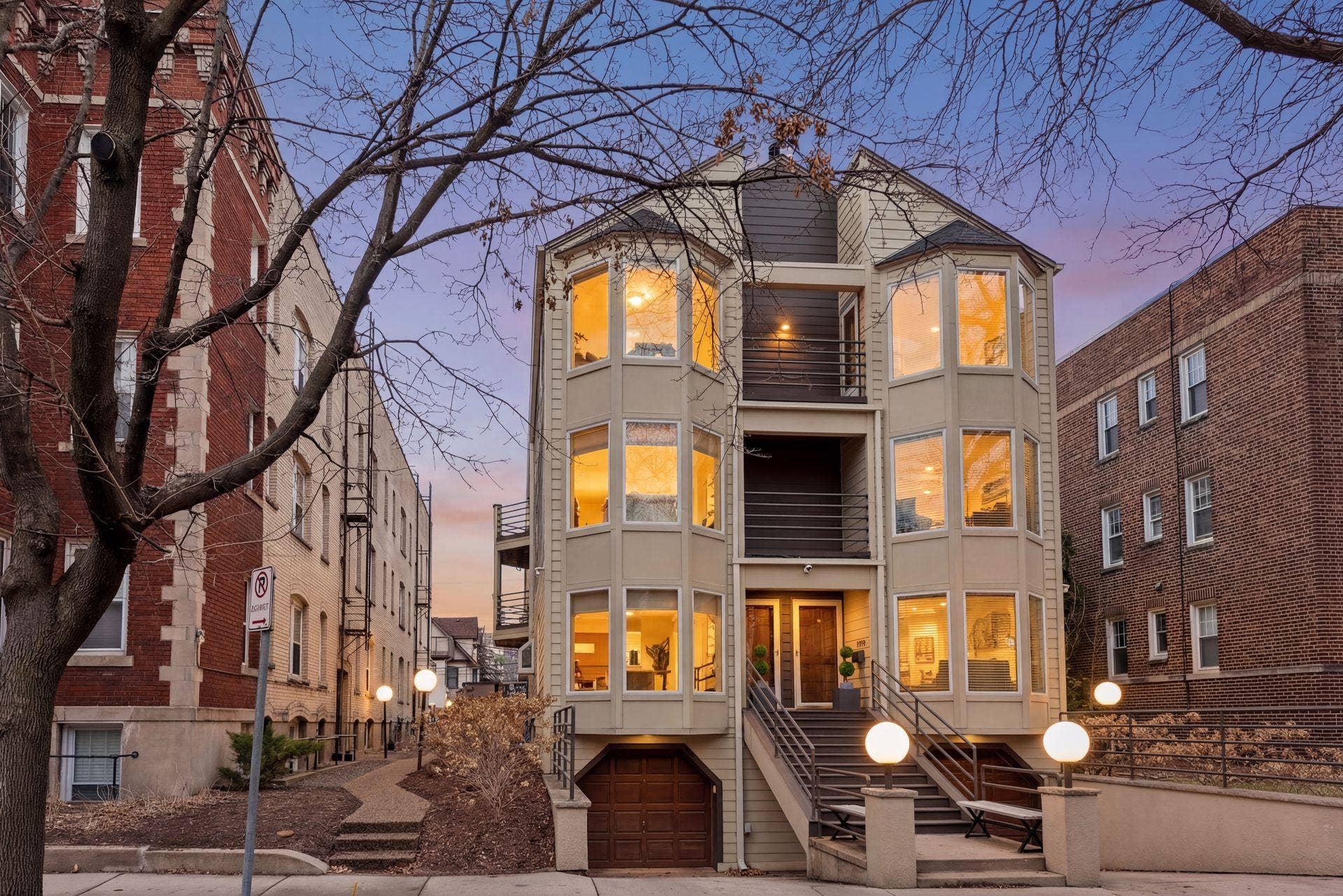 2726 Humboldt Avenue S, #A, 21, Minneapolis, MN 55408 Welcome Home!