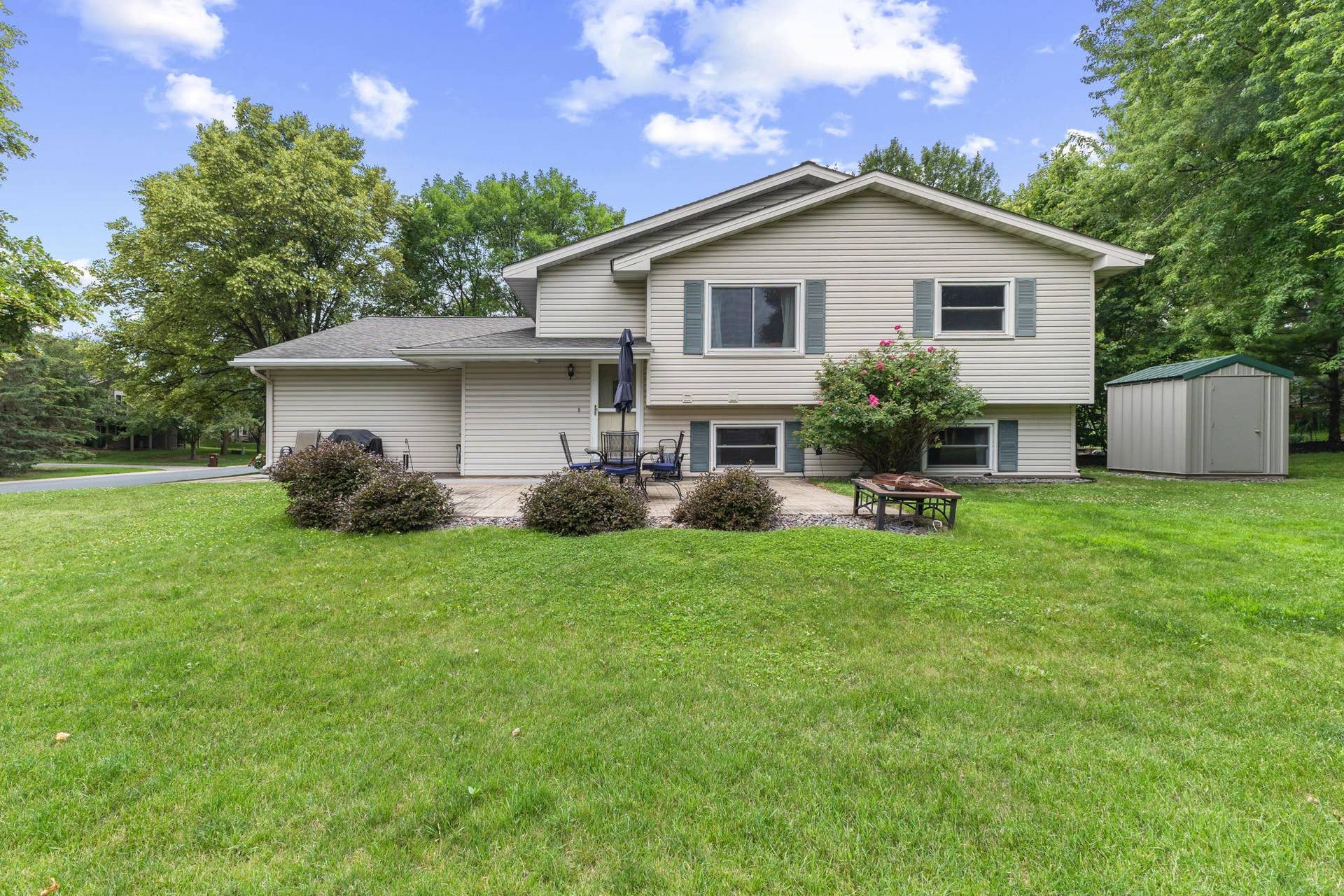 13612 86th Avenue N, Maple Grove, MN 55369 Vivid Spaces_13612 86th Ave N_01.JPG