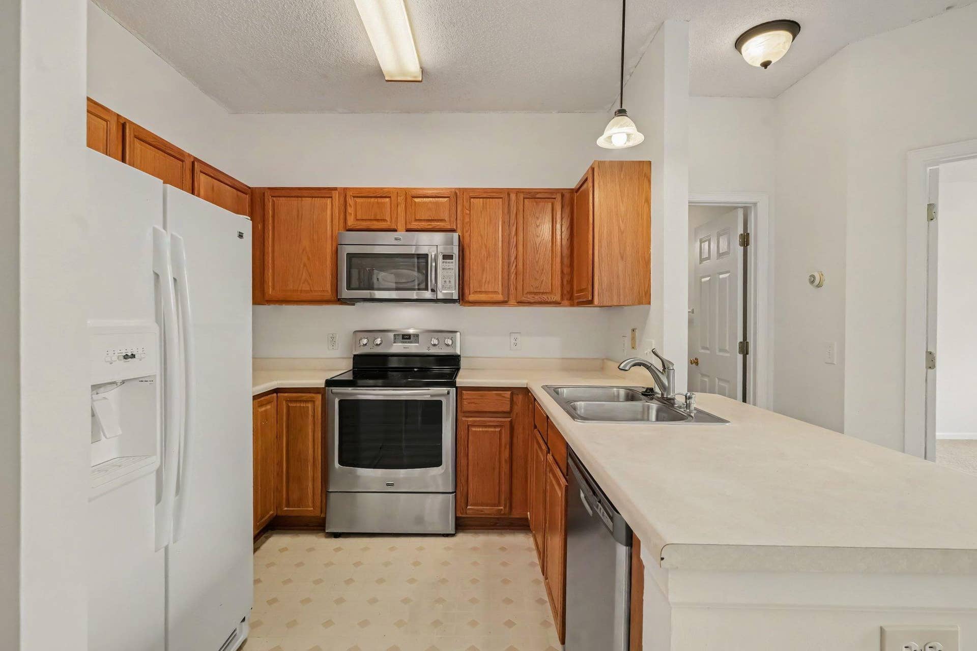 697 Kingfisher Lane, #H, Woodbury, MN 55125 Kitchen space