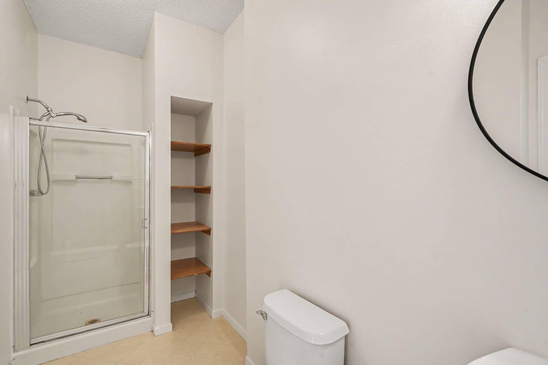 697 Kingfisher Lane, #H, Woodbury, MN 55125 Main Level Bath w/Shower