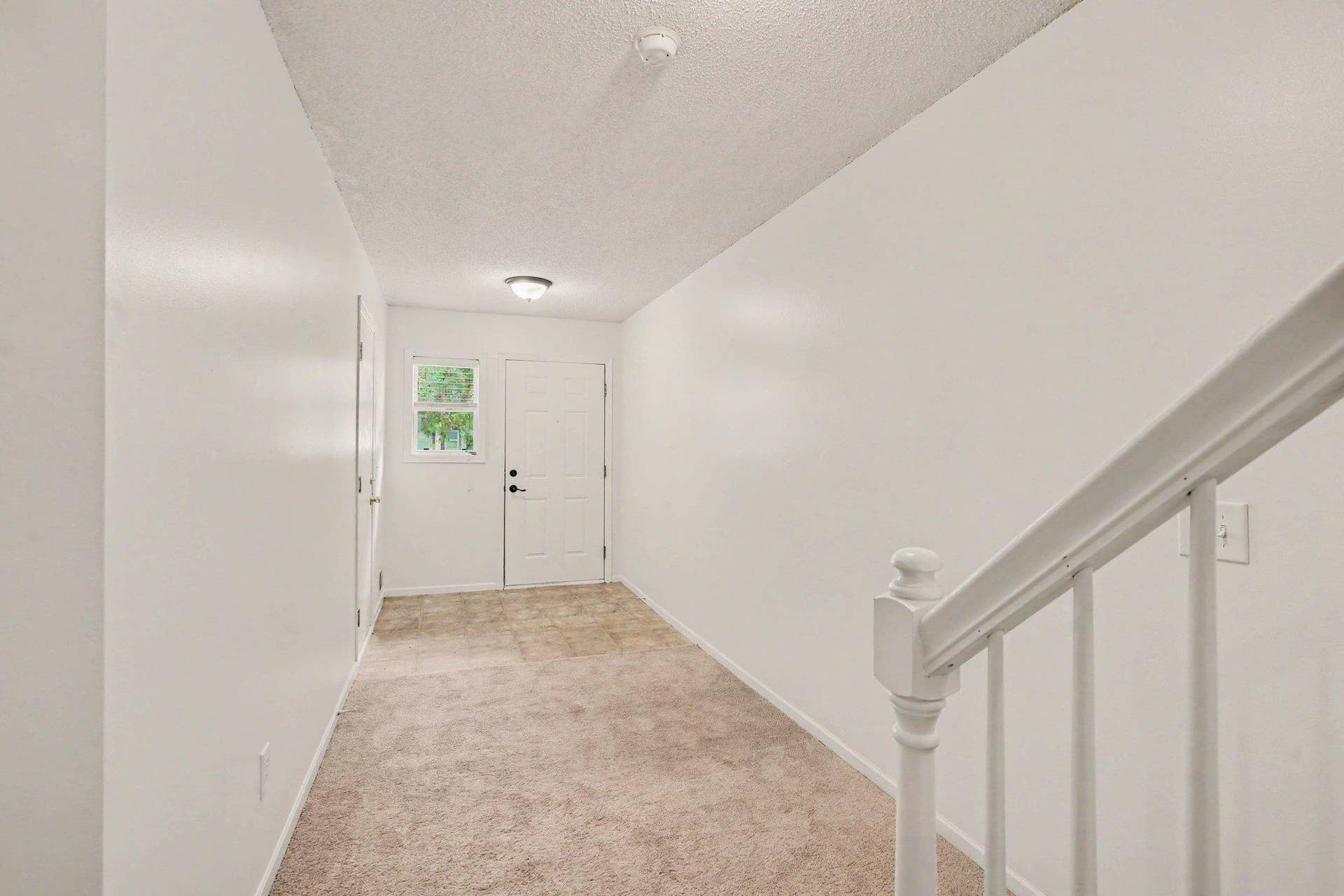 697 Kingfisher Lane, #H, Woodbury, MN 55125 Foyer to Front Door