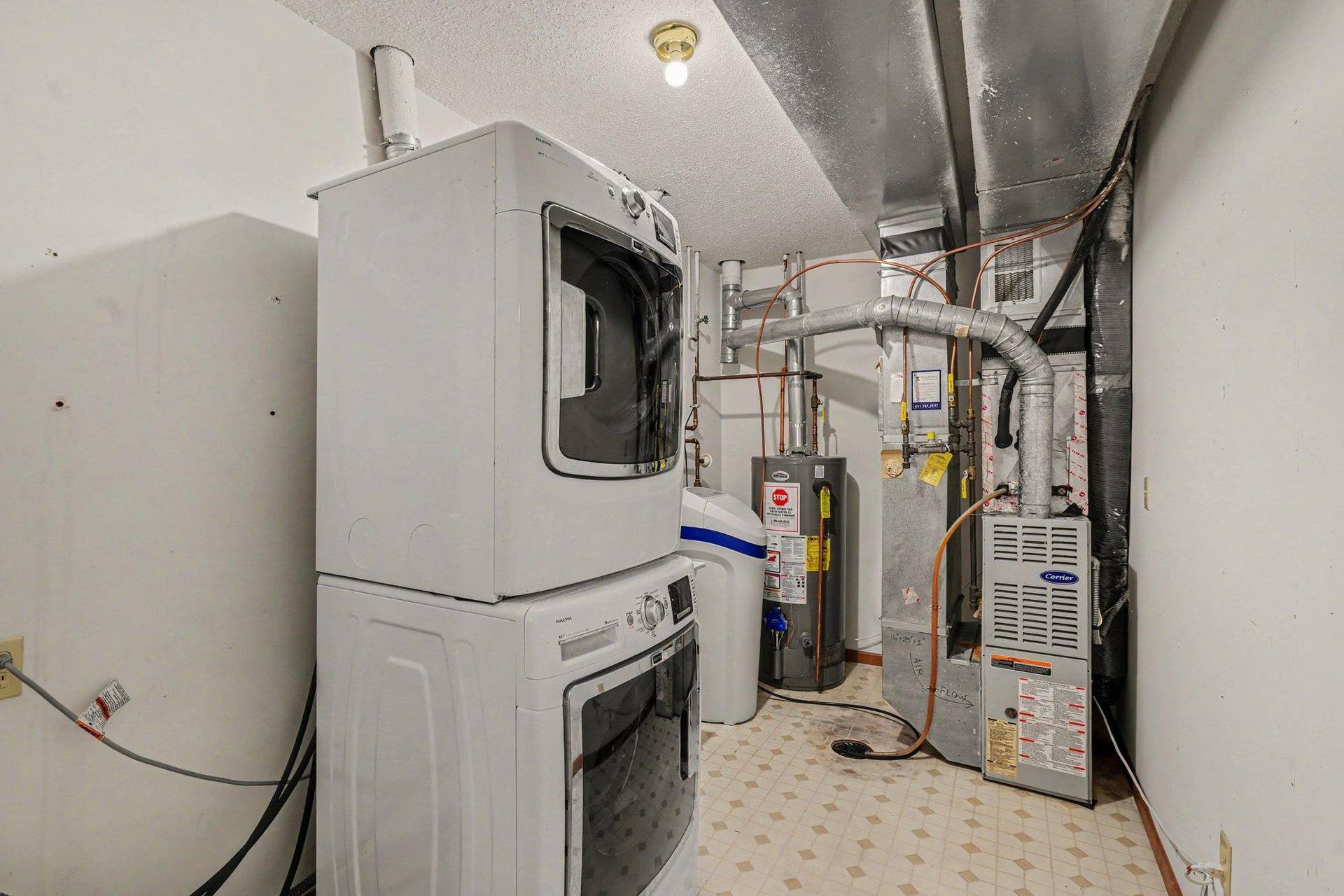 697 Kingfisher Lane, #H, Woodbury, MN 55125 Laundry room with Mechanicals