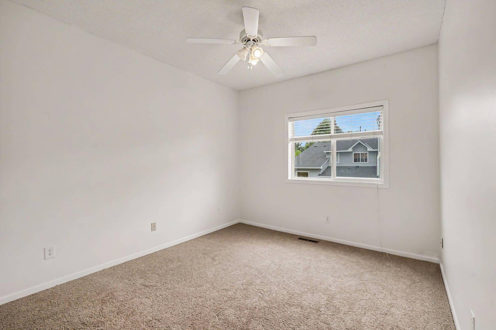 697 Kingfisher Lane, #H, Woodbury, MN 55125 Main Level Bedroom
