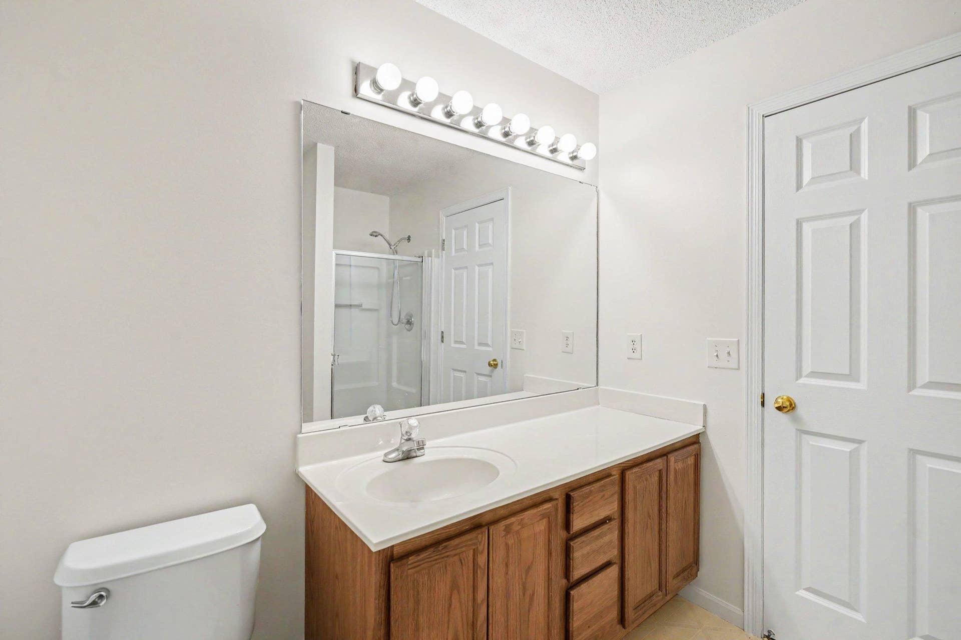 697 Kingfisher Lane, #H, Woodbury, MN 55125 Primary Bathroom Counter Space