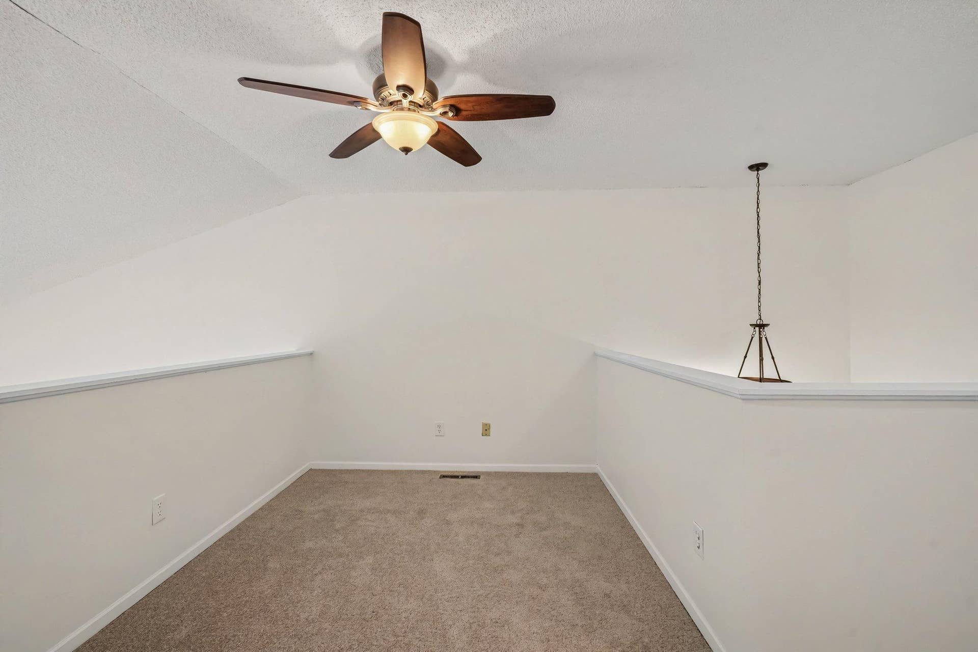 697 Kingfisher Lane, #H, Woodbury, MN 55125 Loft Space