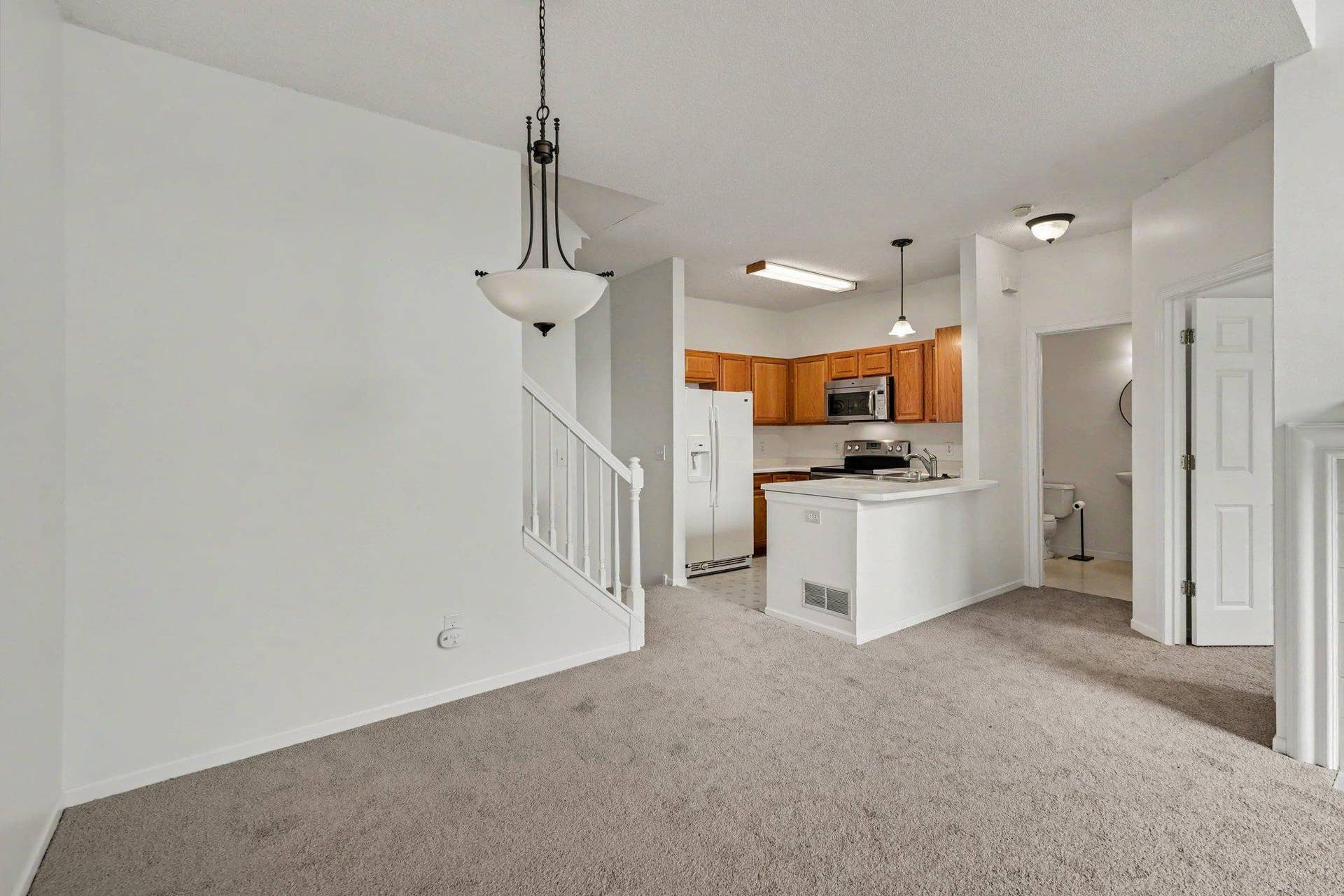 697 Kingfisher Lane, #H, Woodbury, MN 55125 Dining Room Flow