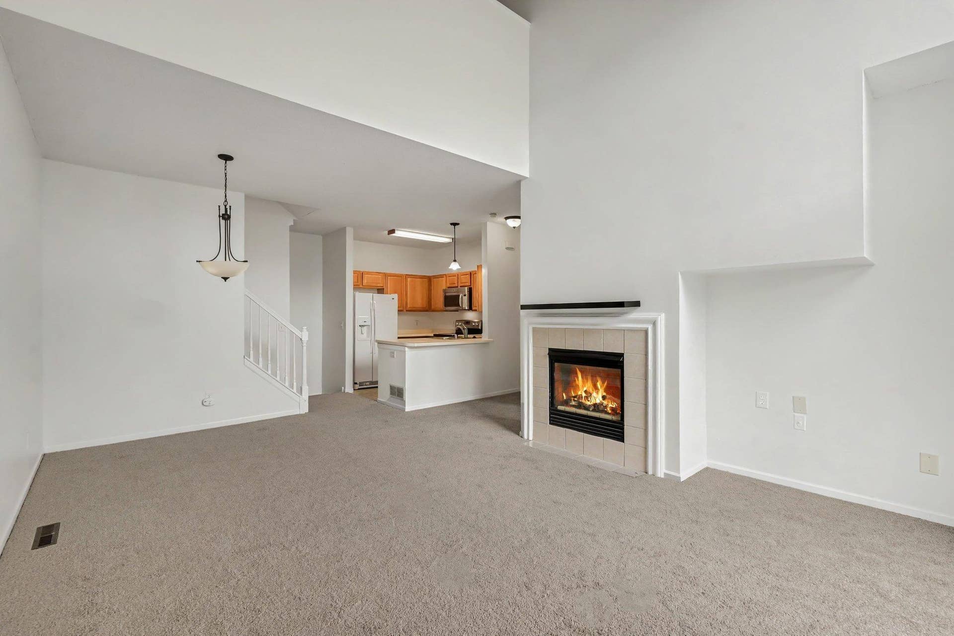 697 Kingfisher Lane, #H, Woodbury, MN 55125 Flow to kitchen and dining