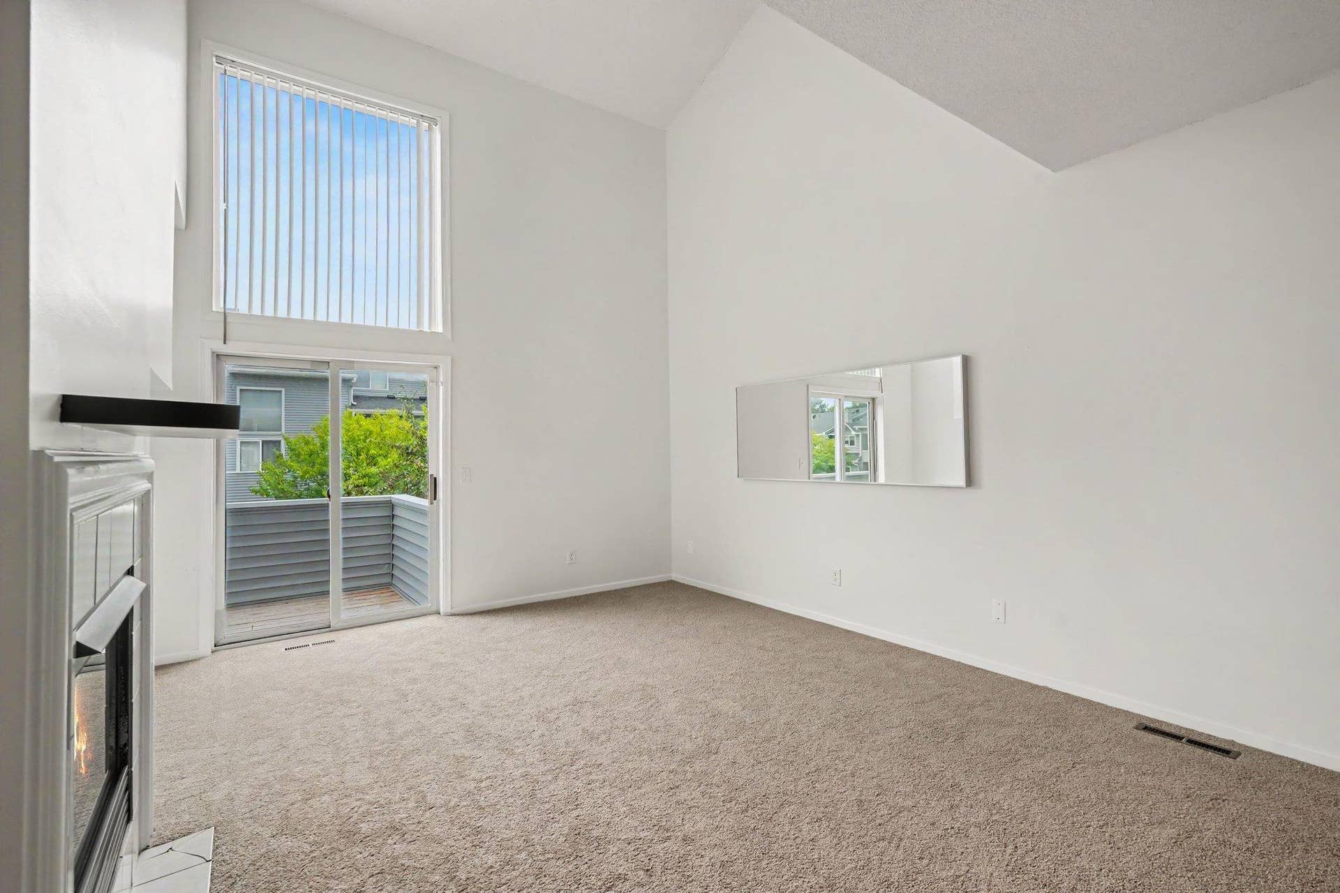 697 Kingfisher Lane, #H, Woodbury, MN 55125 Vaulted Ceiling