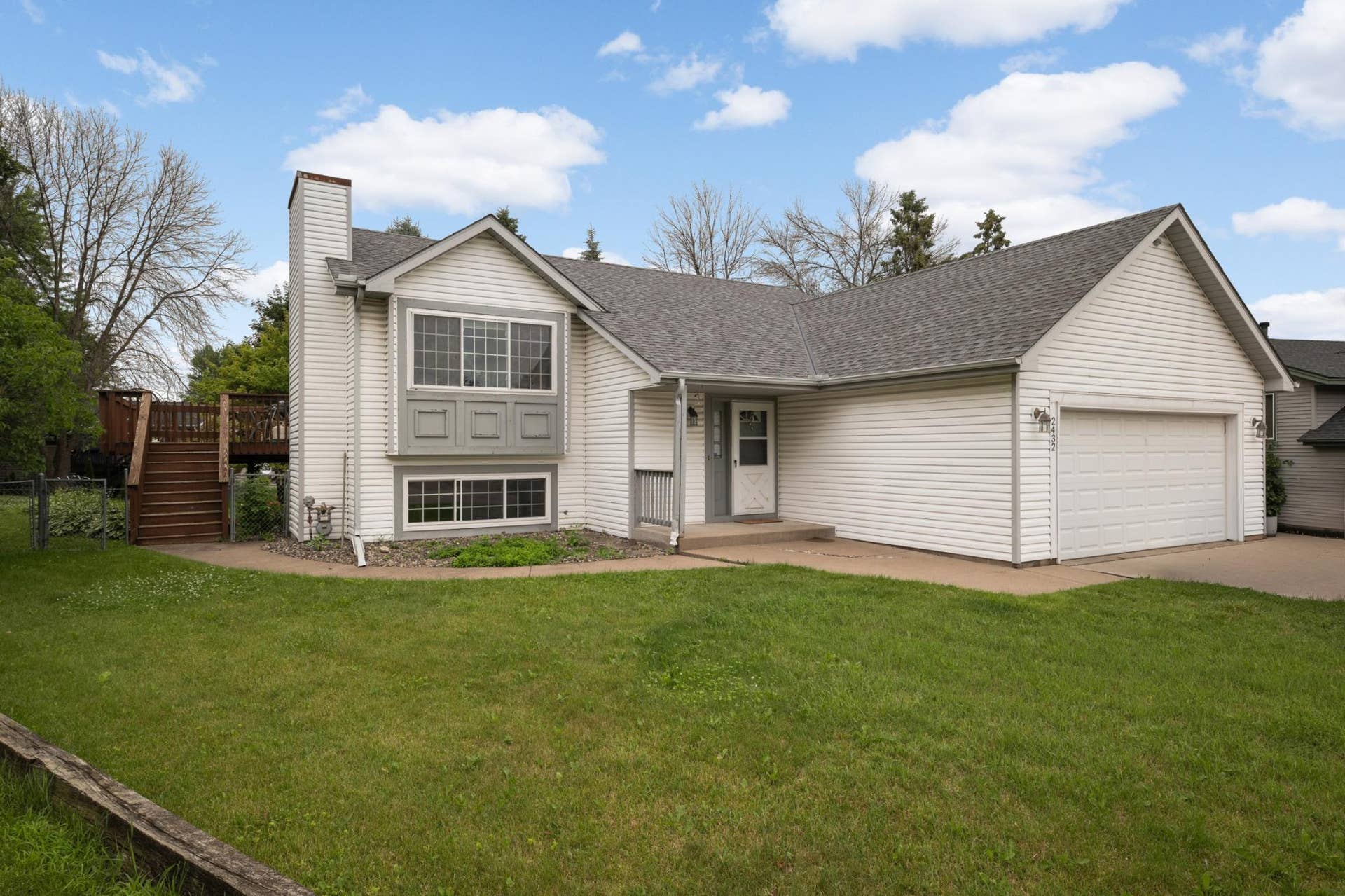 2432 Henslow Court N, Oakdale, MN 55128 Image-1.jpg