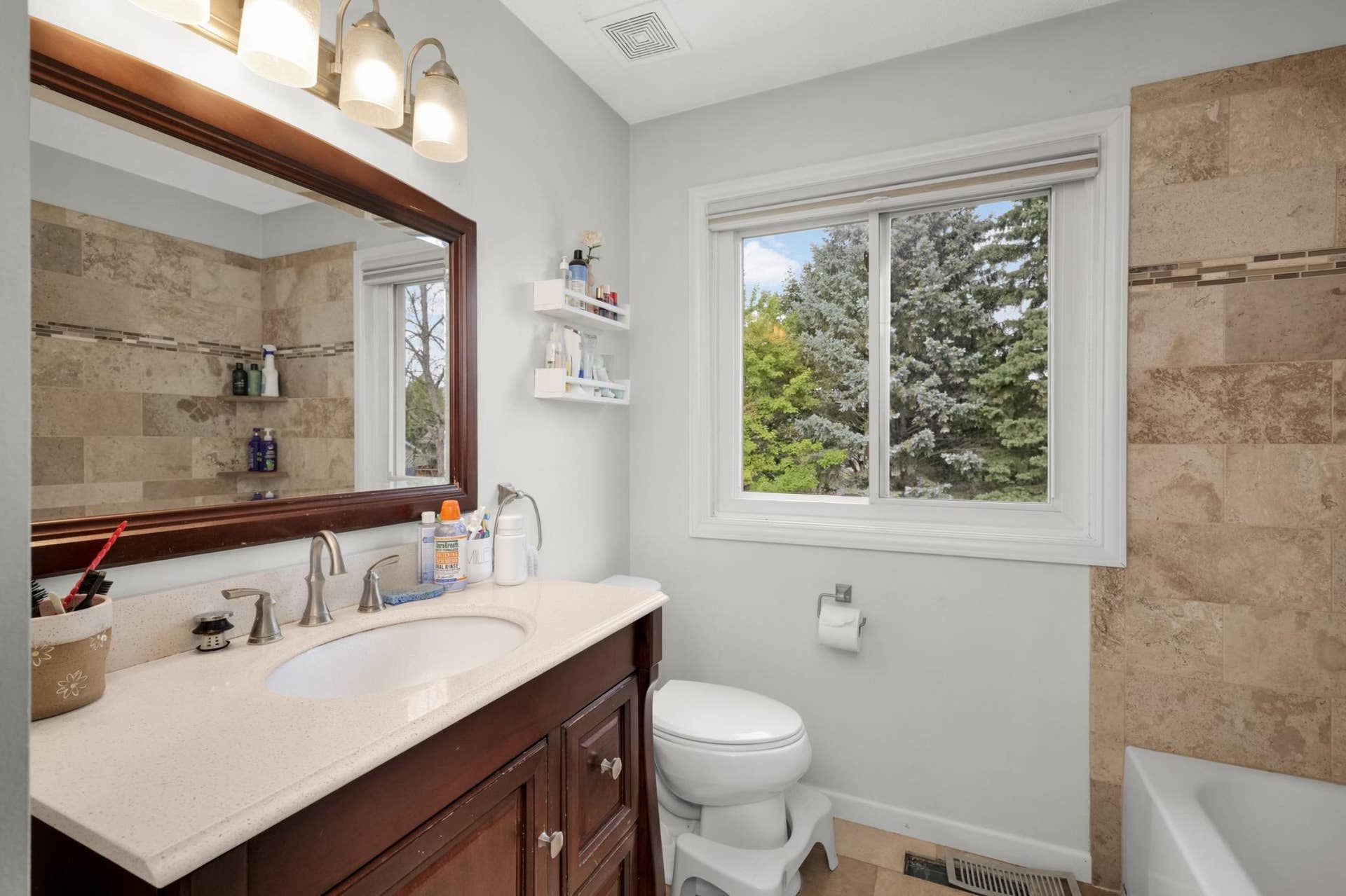 2432 Henslow Court N, Oakdale, MN 55128 Image-14.jpg
