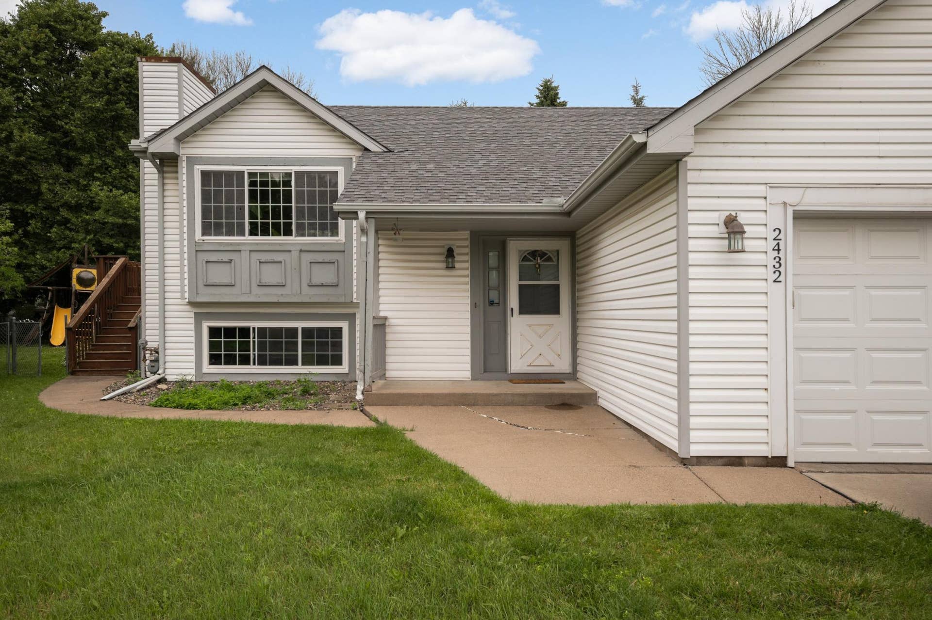 2432 Henslow Court N, Oakdale, MN 55128 Image-2.jpg