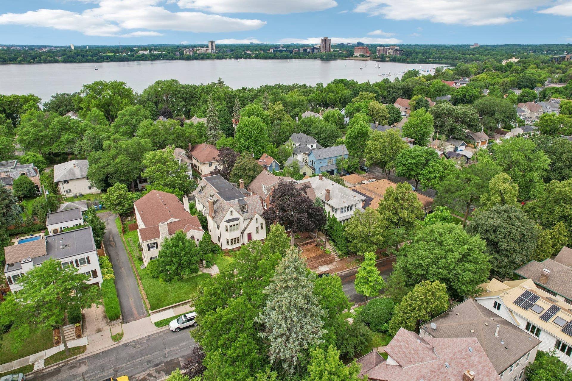 3412 Humboldt Avenue S, 23, Minneapolis, MN 55408 91-web-or-mls-Humboldt Ave-S0907-091.jpg