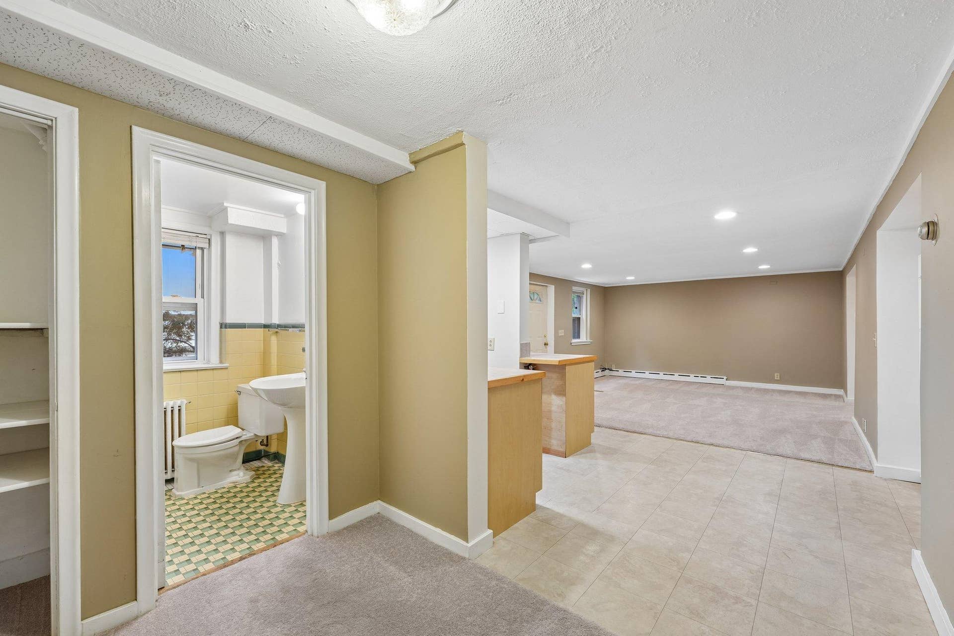 3412 Humboldt Avenue S, 23, Minneapolis, MN 55408 Garden Level (Lower) Unit