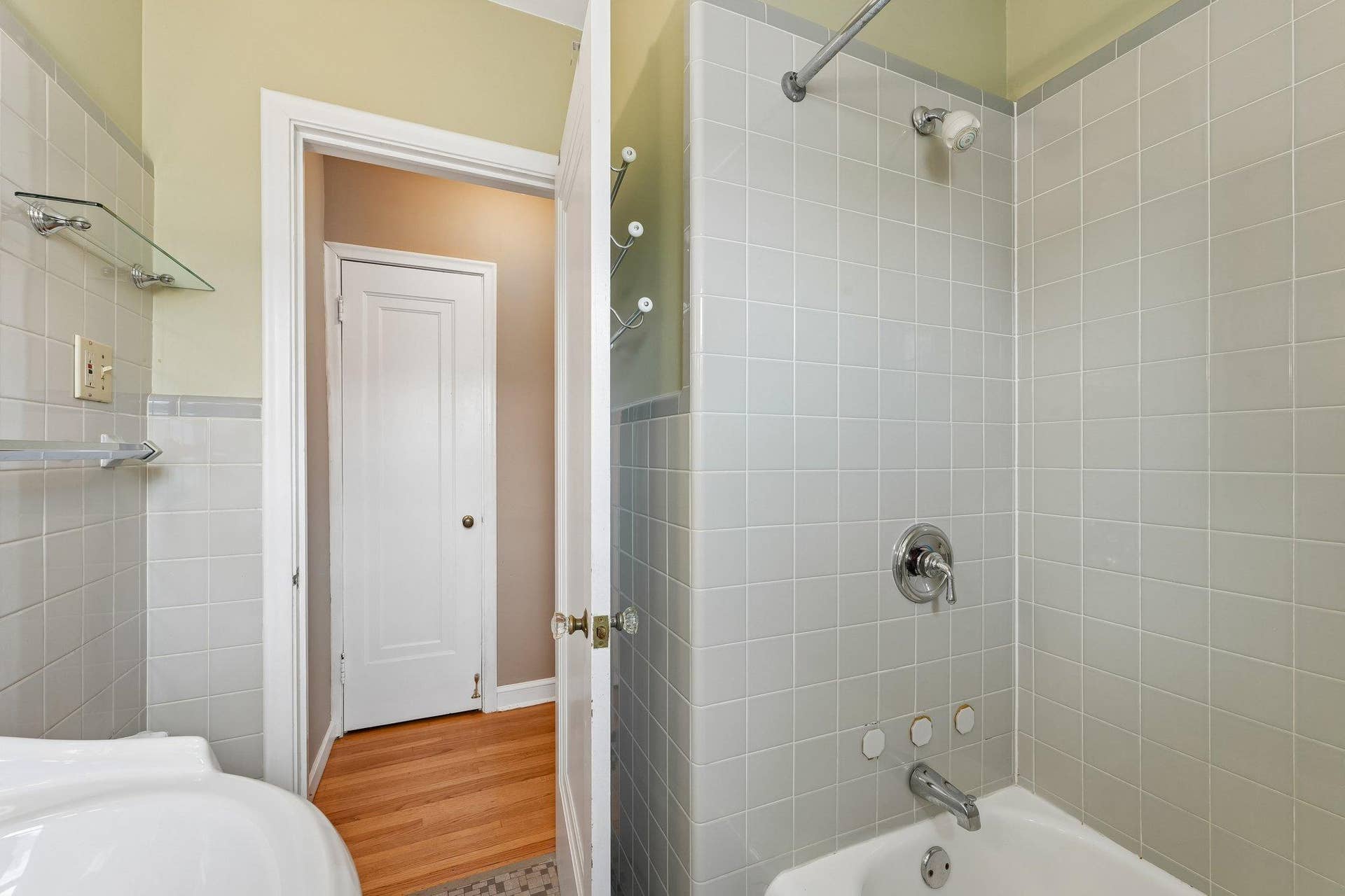 3412 Humboldt Avenue S, 23, Minneapolis, MN 55408 Second Floor Unit