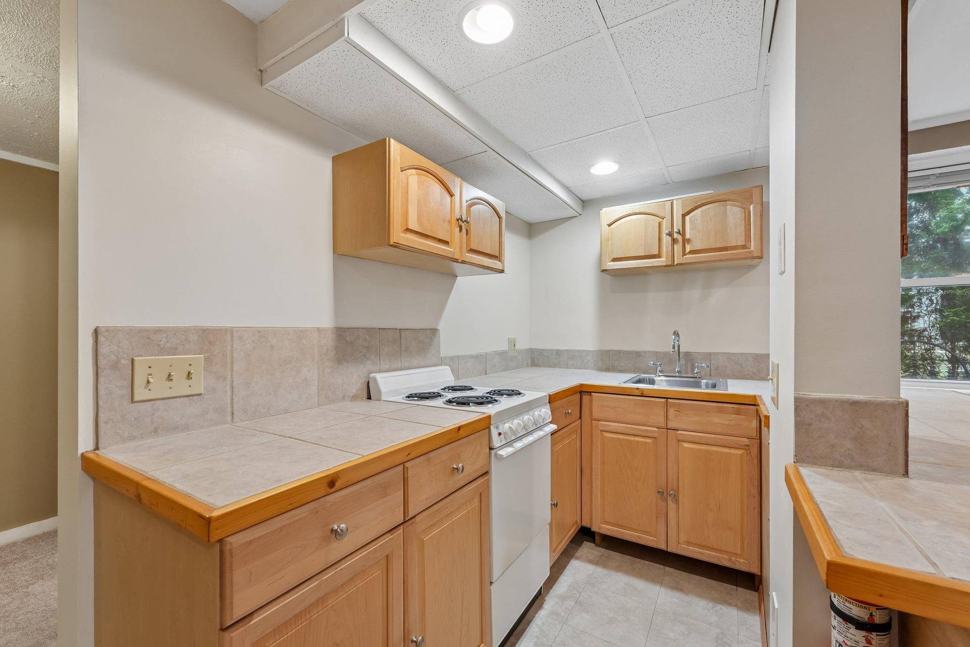 3412 Humboldt Avenue S, 23, Minneapolis, MN 55408 Garden Level (Lower) Unit