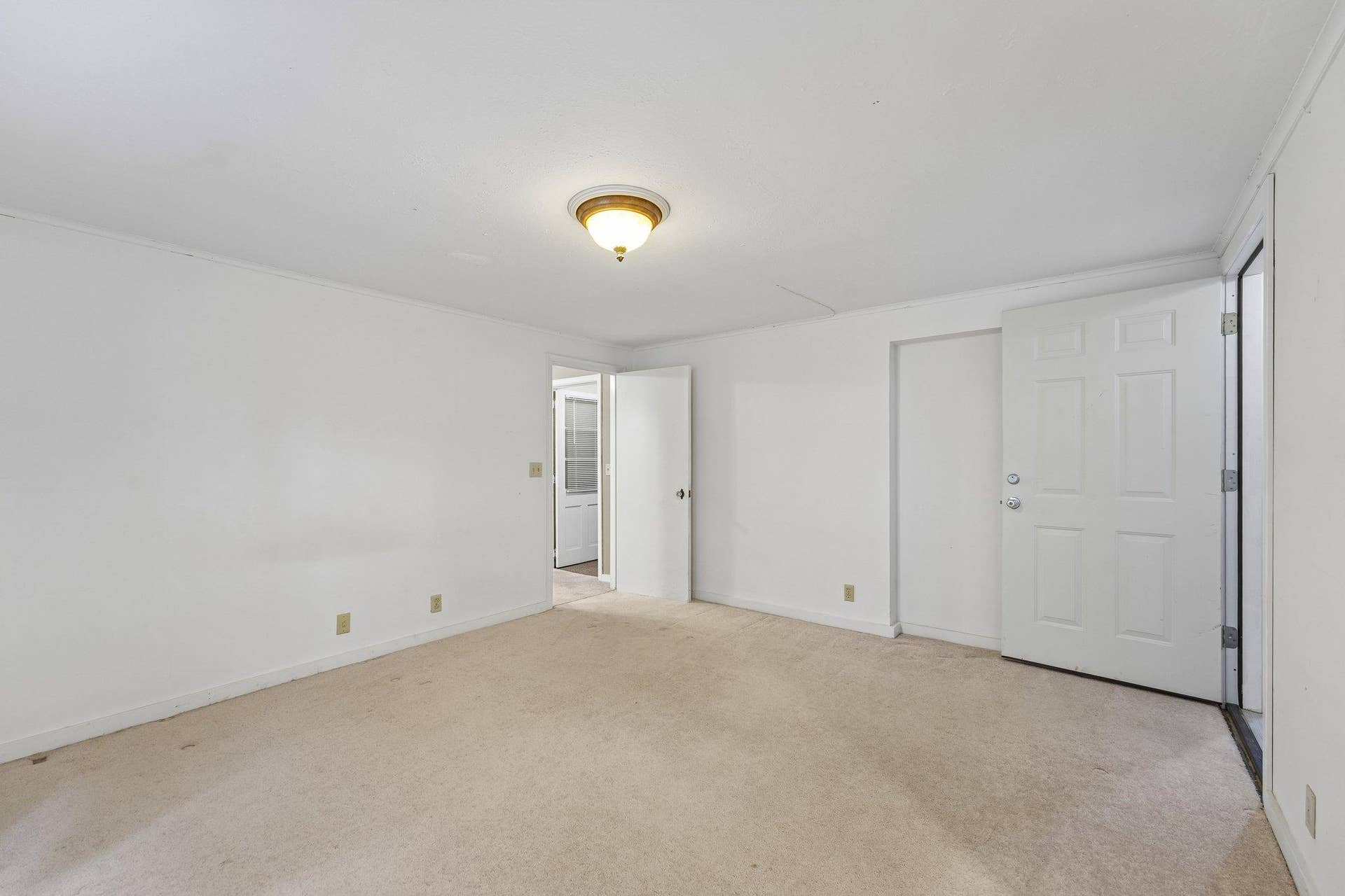 3412 Humboldt Avenue S, 23, Minneapolis, MN 55408 Garden Level (Lower) Unit