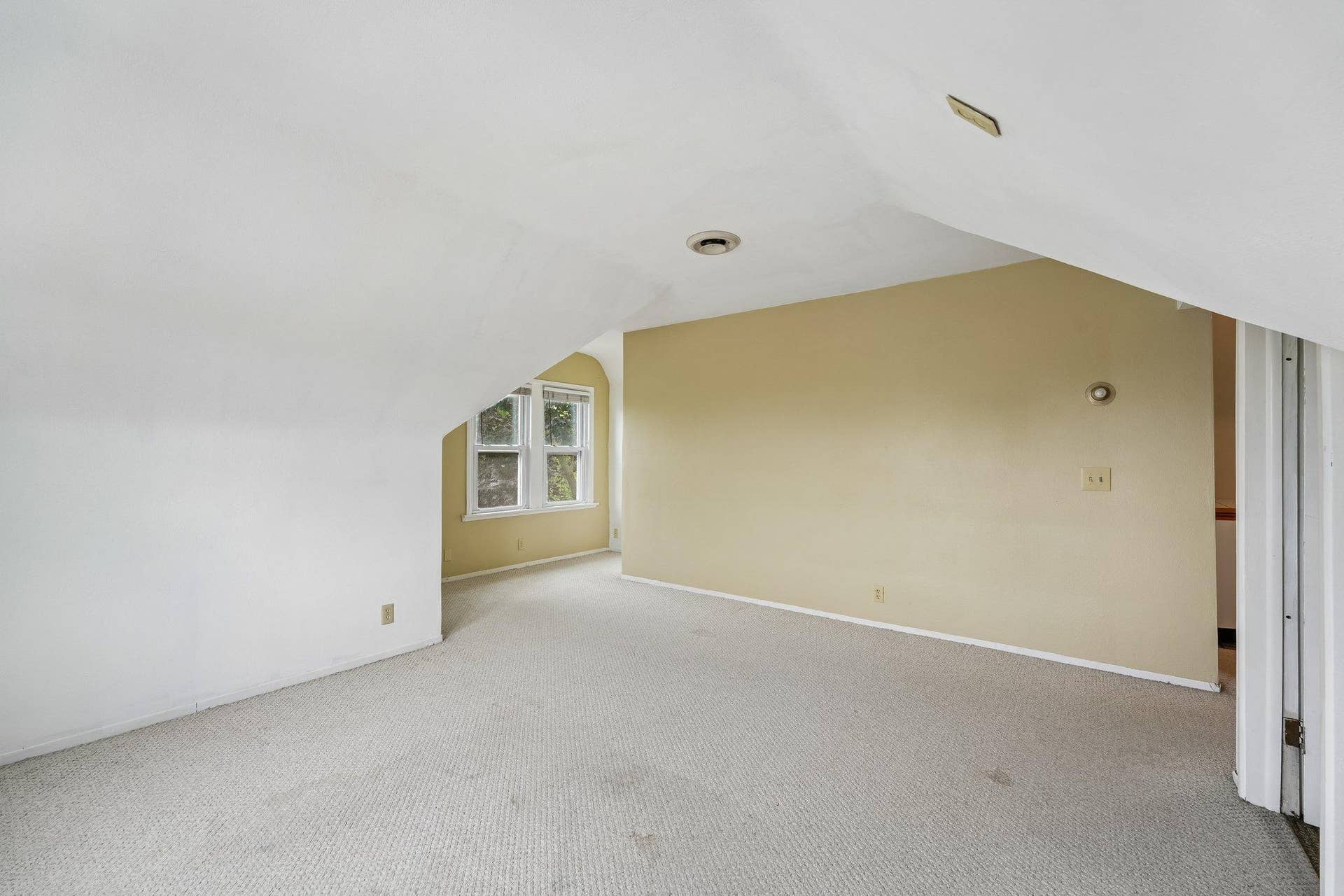 3412 Humboldt Avenue S, 23, Minneapolis, MN 55408 Third Floor Unit