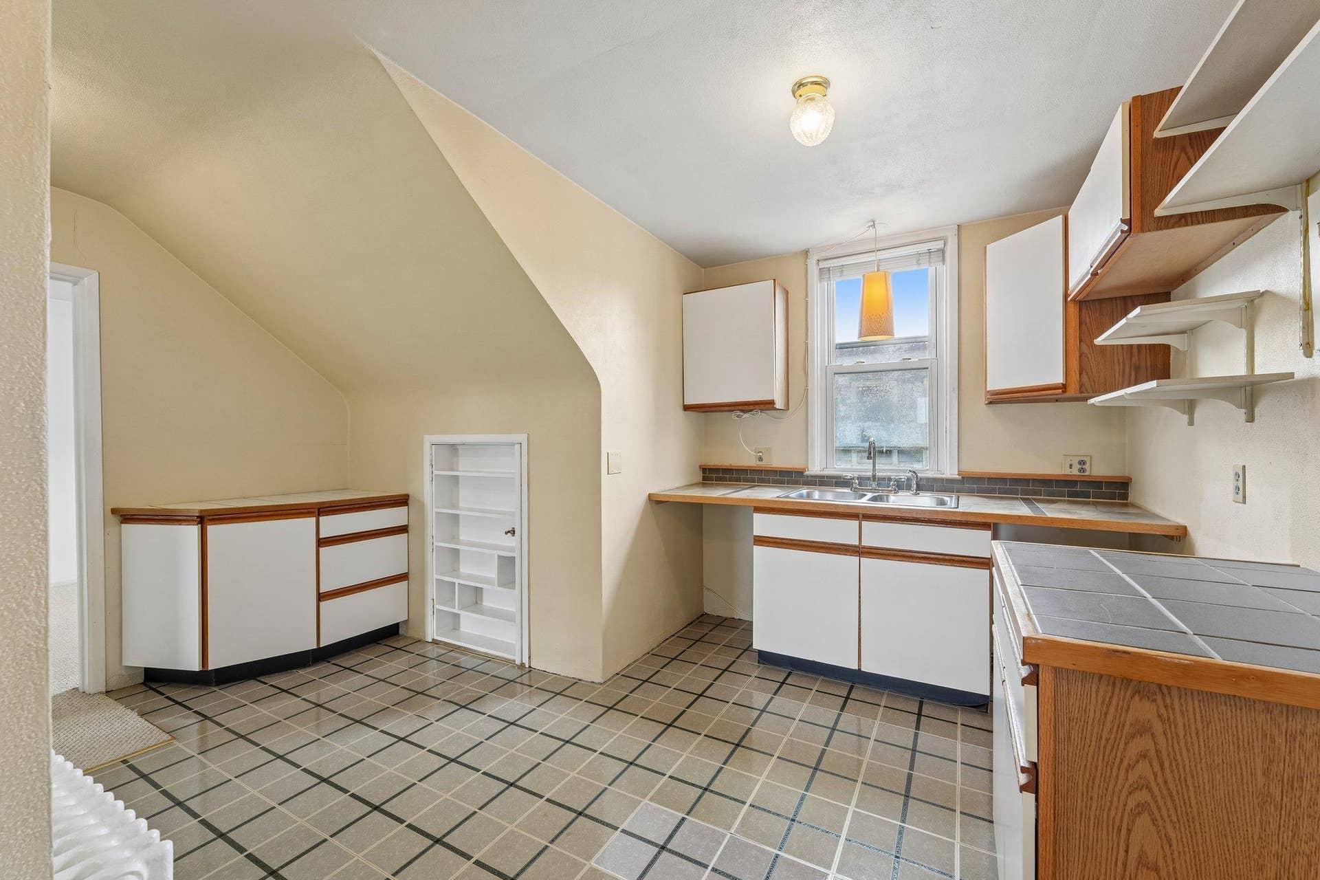 3412 Humboldt Avenue S, 23, Minneapolis, MN 55408 Third Floor Unit