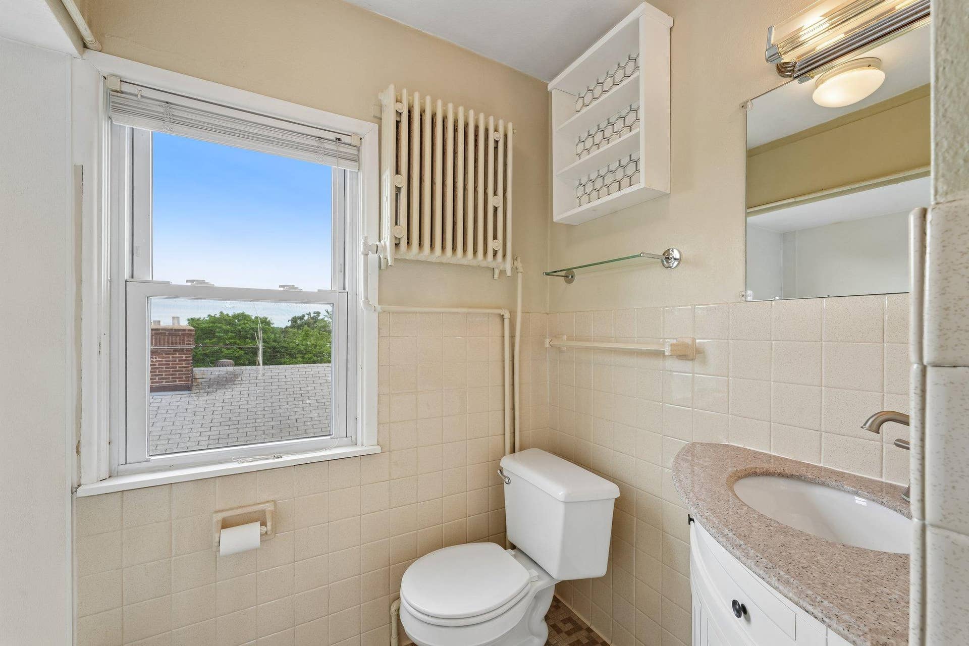 3412 Humboldt Avenue S, 23, Minneapolis, MN 55408 Third Floor Unit