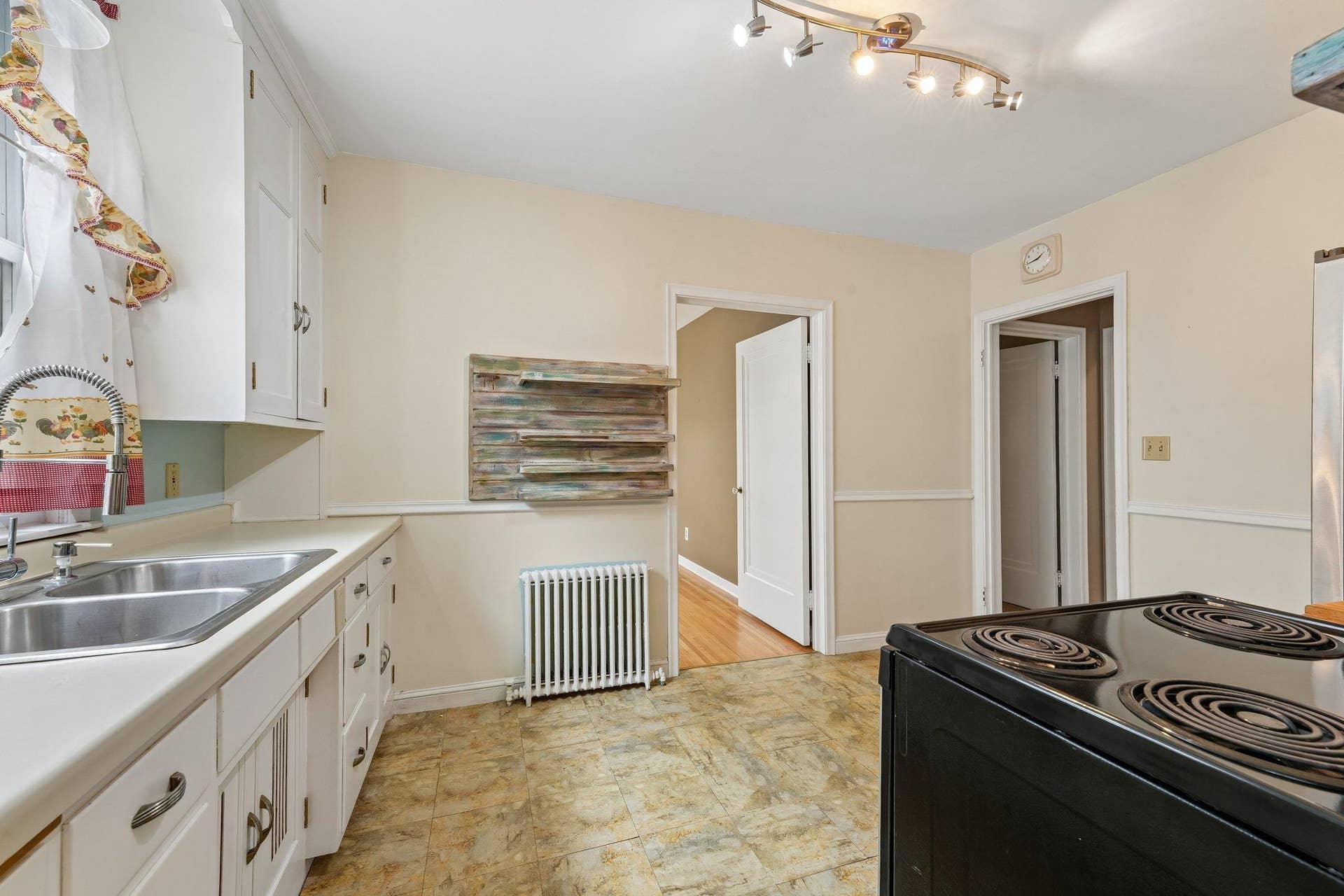 3412 Humboldt Avenue S, 23, Minneapolis, MN 55408 Second Floor Unit