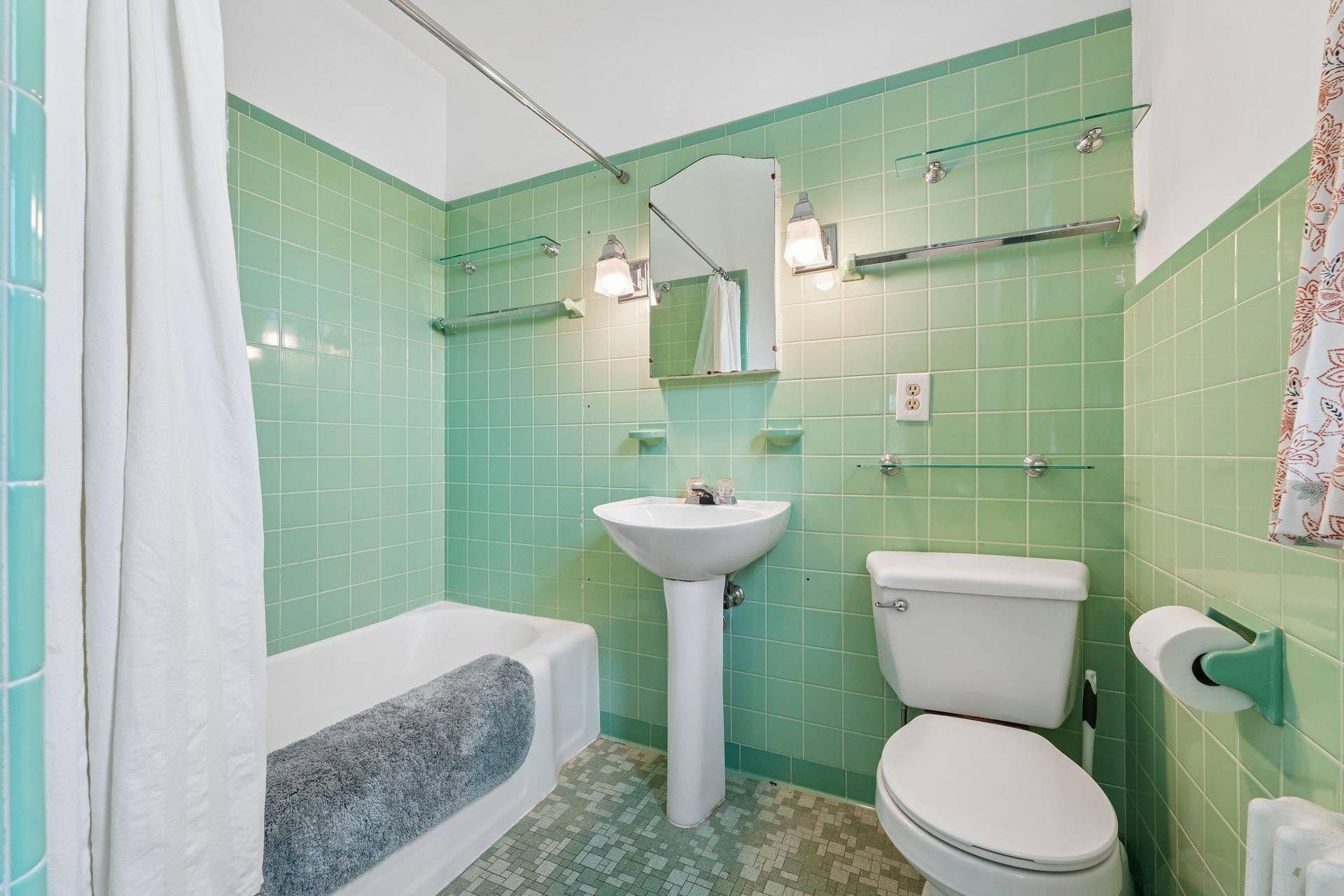 3412 Humboldt Avenue S, 23, Minneapolis, MN 55408 Second Floor Unit